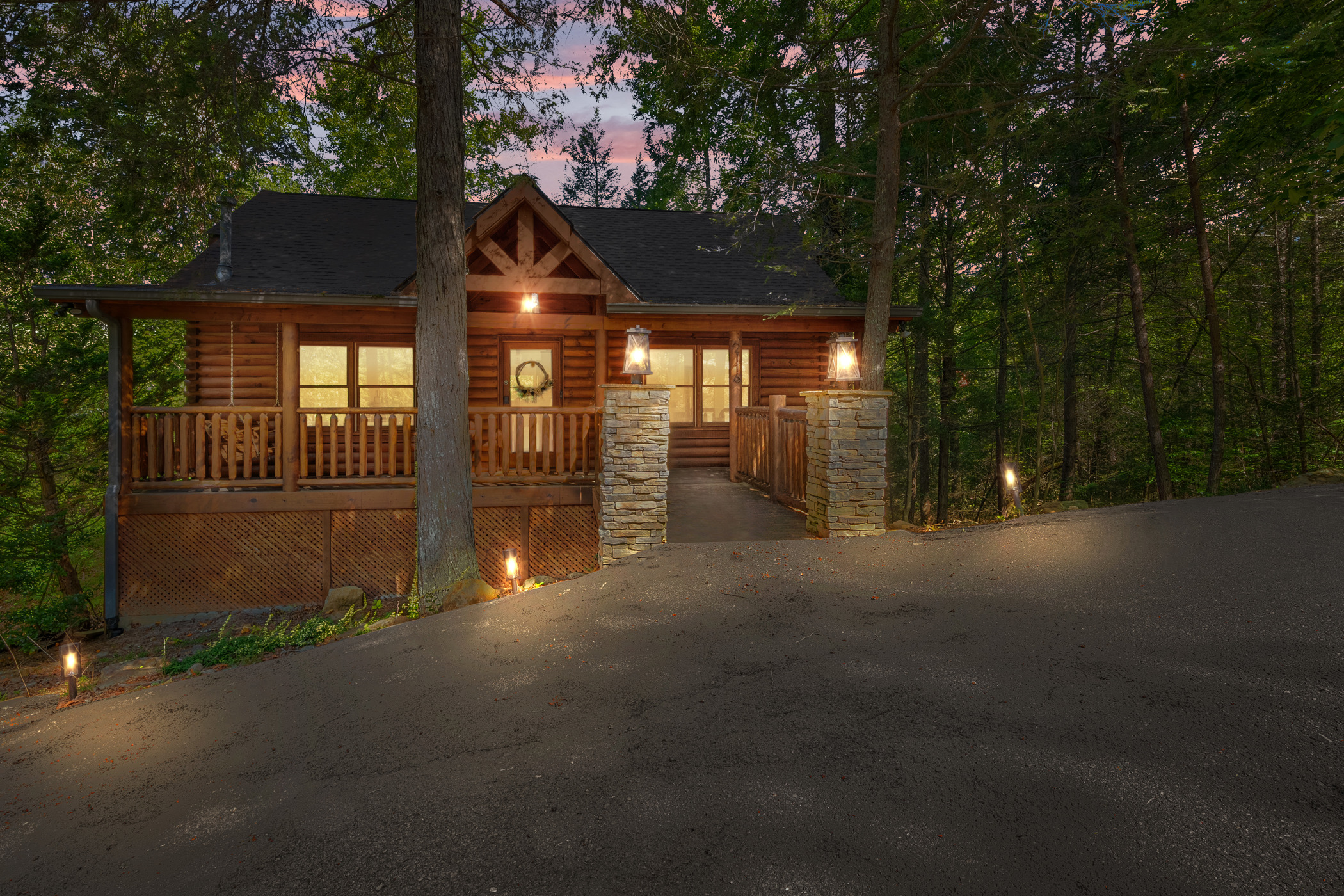 Sevierville, Tennessee, 37862, United States, 3 Bedrooms Bedrooms, ,2 BathroomsBathrooms,Residential,For Sale,1930187