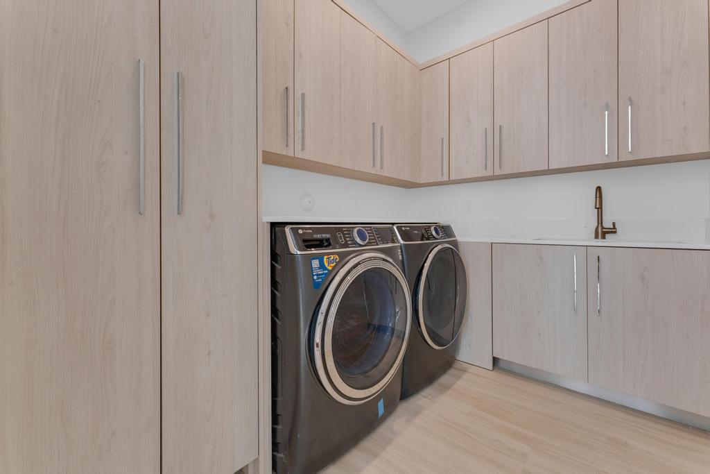 Delray Beach, Florida, 33444, United States, 4 Bedrooms Bedrooms, ,5 BathroomsBathrooms,Residential,For Sale,1974503