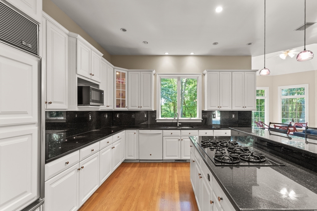 Topsfield, Massachusetts, 01983, United States, 4 Bedrooms Bedrooms, ,4 BathroomsBathrooms,Residential,For Sale,1901084
