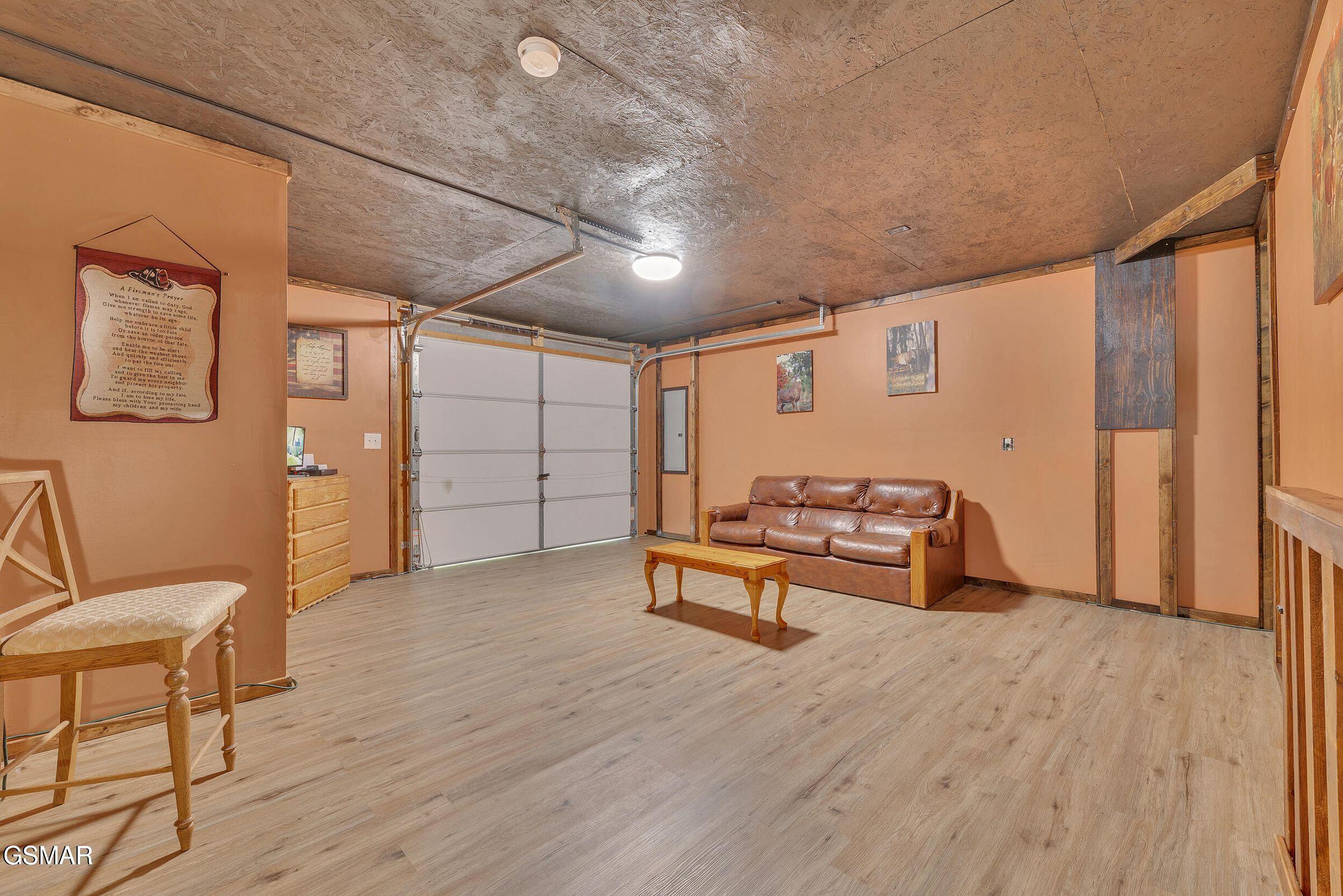 Bybee, Tennessee, 37713, United States, 4 Bedrooms Bedrooms, ,2 BathroomsBathrooms,Residential,For Sale,1980486