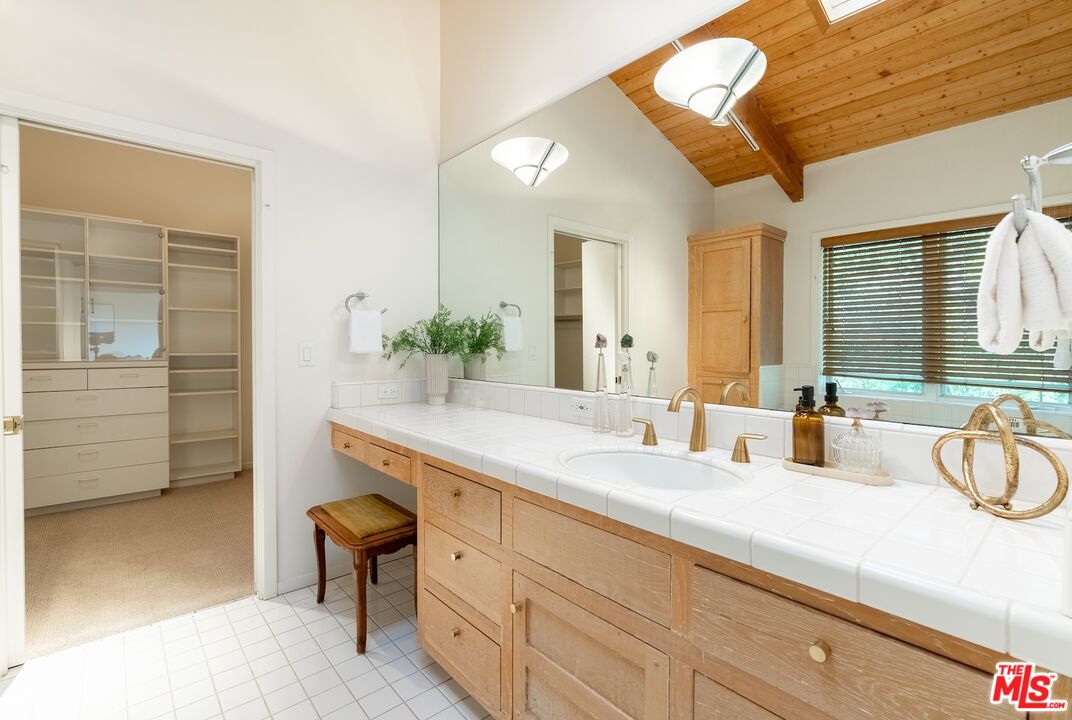 Topanga, California, 90290, United States, 4 Bedrooms Bedrooms, ,5 BathroomsBathrooms,Residential,For Sale,1796839