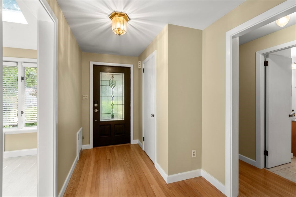 Chelmsford, Massachusetts, 01824, United States, 3 Bedrooms Bedrooms, ,2 BathroomsBathrooms,Residential,For Sale,1927111