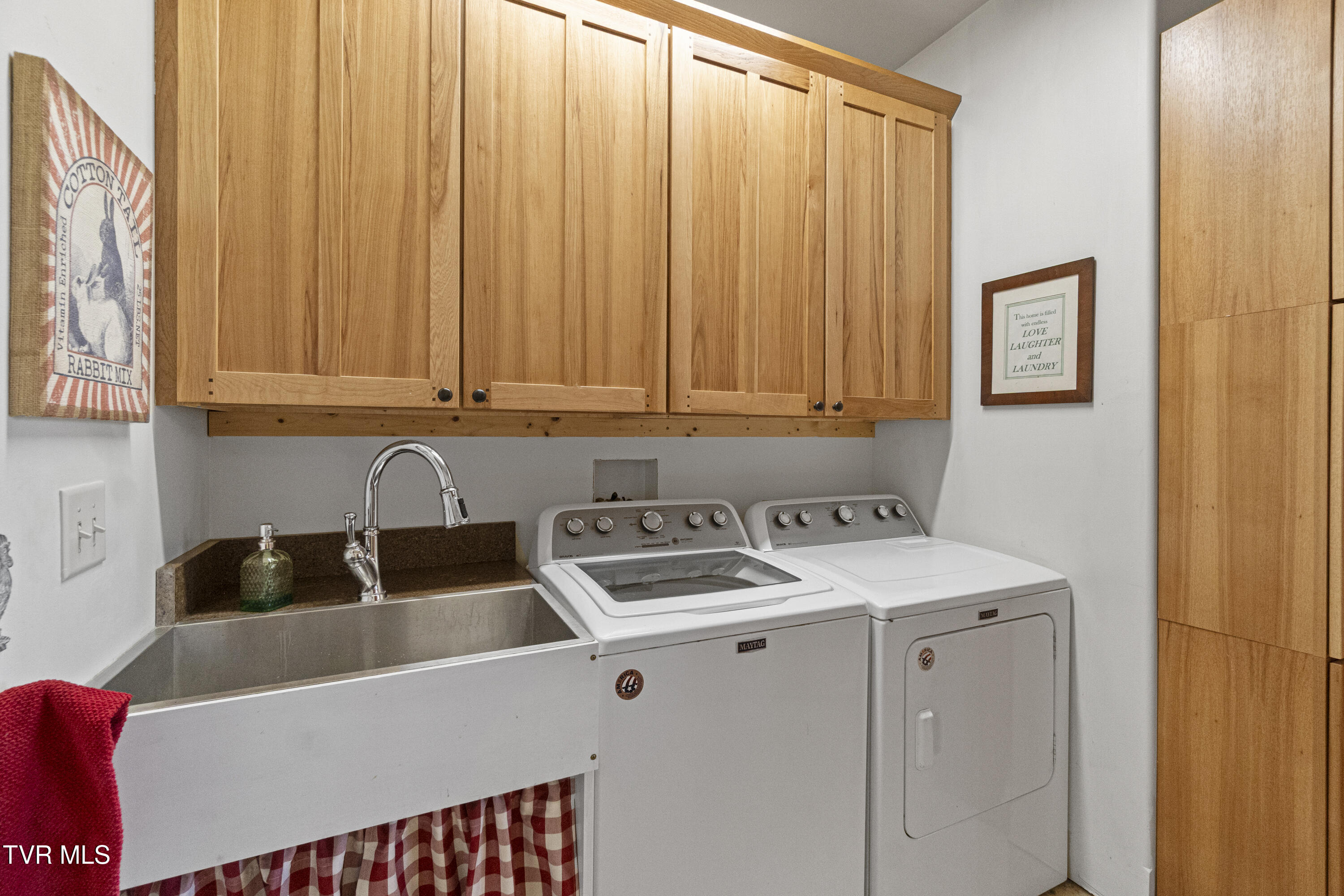 Parrottsville, Tennessee, 37843, United States, 5 Bedrooms Bedrooms, ,4 BathroomsBathrooms,Residential,For Sale,2005757