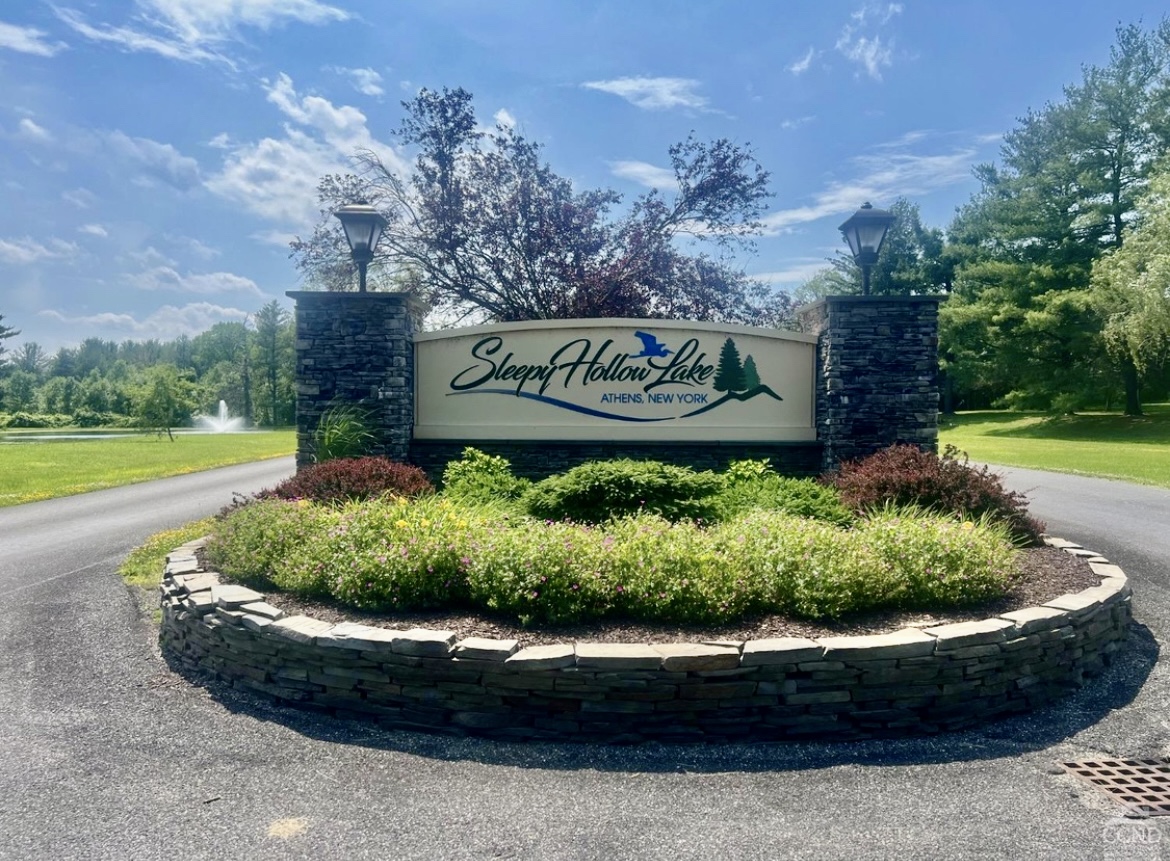 Athens, New York, 12015, United States, 3 Bedrooms Bedrooms, ,3 BathroomsBathrooms,Residential,For Sale,1995415