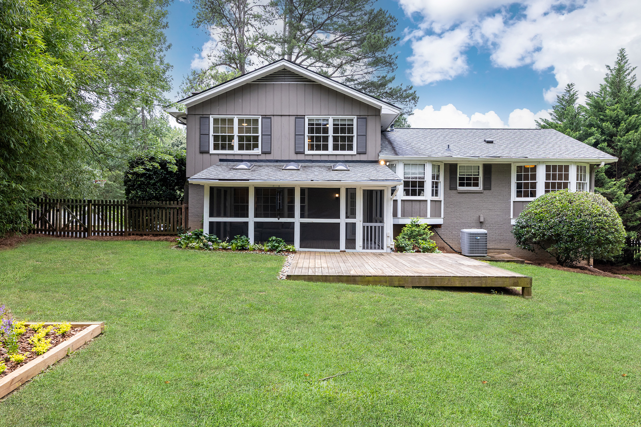  Beautifully Updated Home in Sought-after Arden Woods Neighborhood of Dunwoody - 物件實景