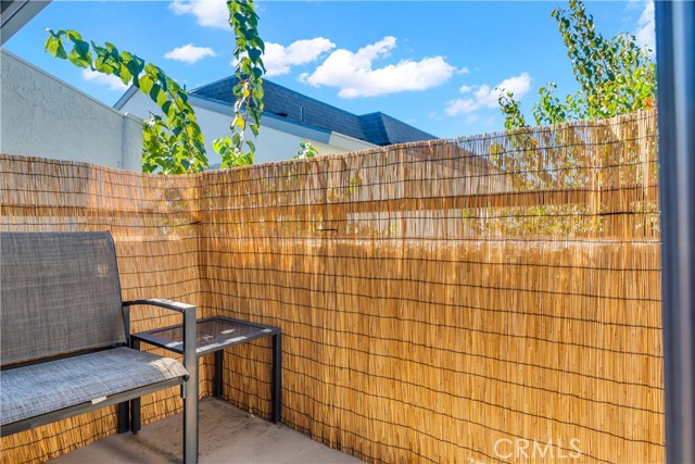 Valley Village, California, 91607, United States, 2 Bedrooms Bedrooms, ,2 BathroomsBathrooms,Residential,For Sale,1989937