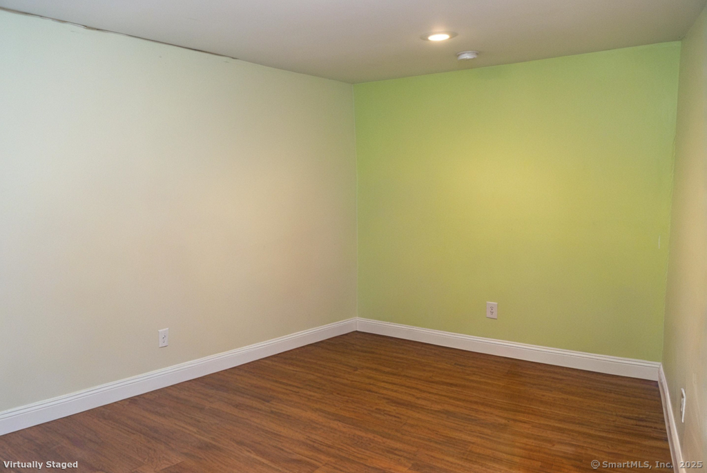 Montville, Connecticut, 06382, United States, 5 Bedrooms Bedrooms, ,3 BathroomsBathrooms,Residential,For Sale,1895658