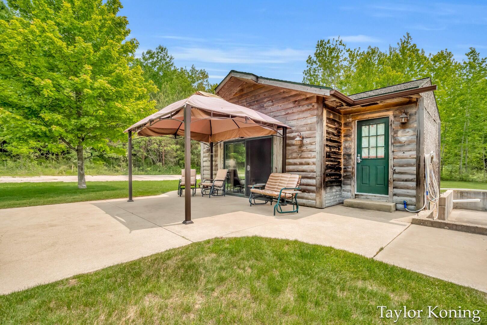 Hart, Michigan, 49420, United States, 2 Bedrooms Bedrooms, ,2 BathroomsBathrooms,Residential,For Sale,1949749