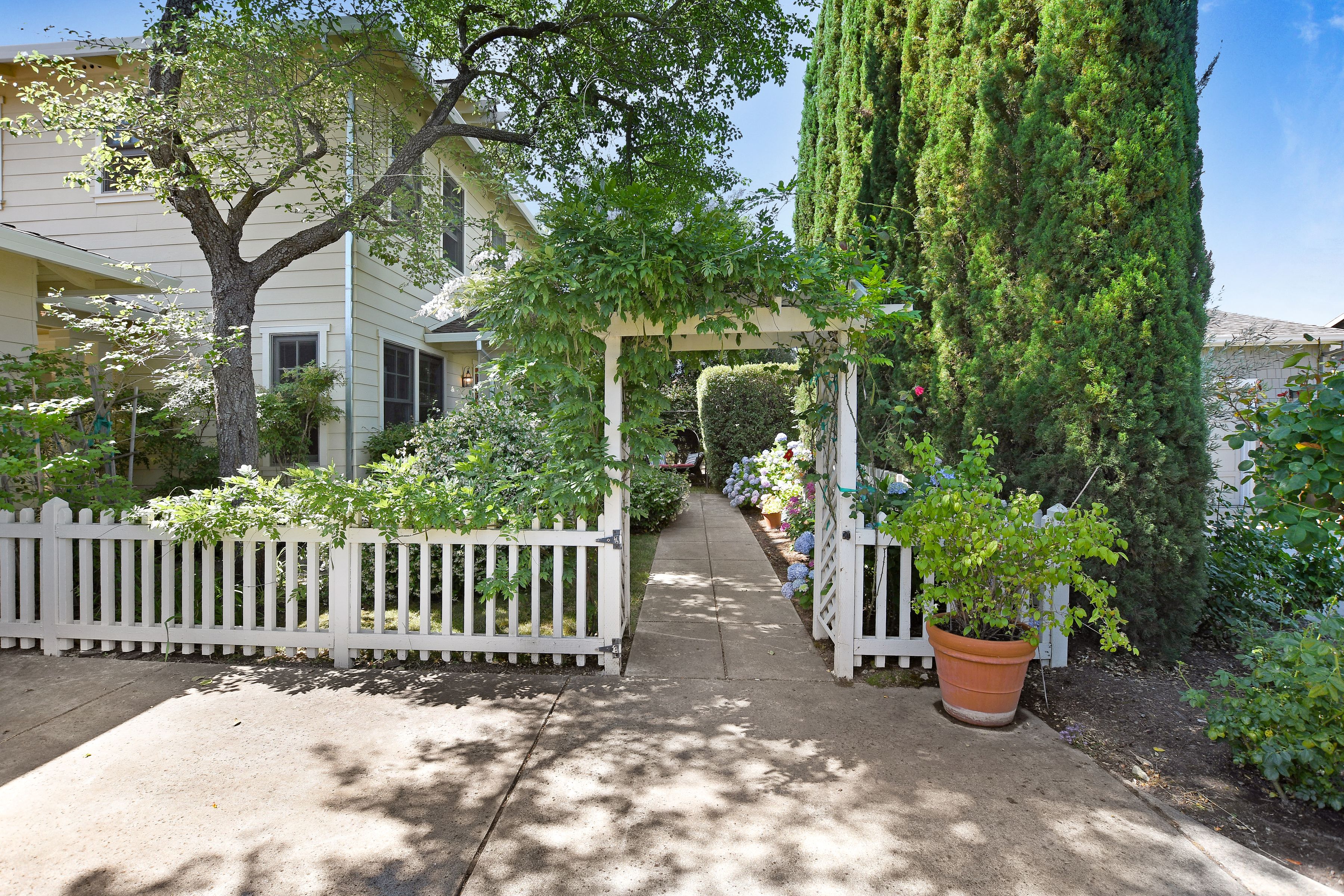  620 6th Street East - 物件實景