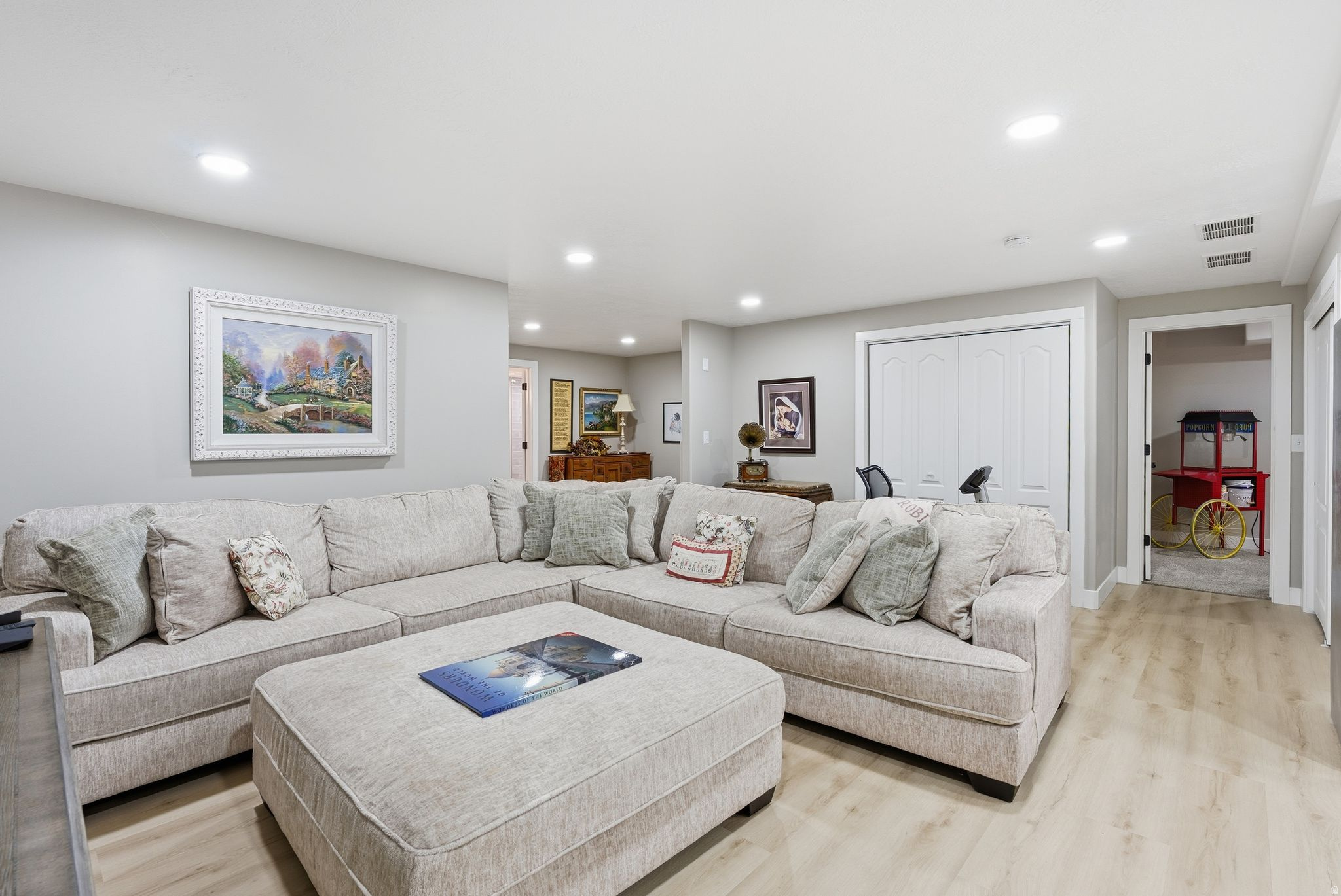 Draper, Utah, 84020, United States, 5 Bedrooms Bedrooms, ,4 BathroomsBathrooms,Residential,For Sale,2000727