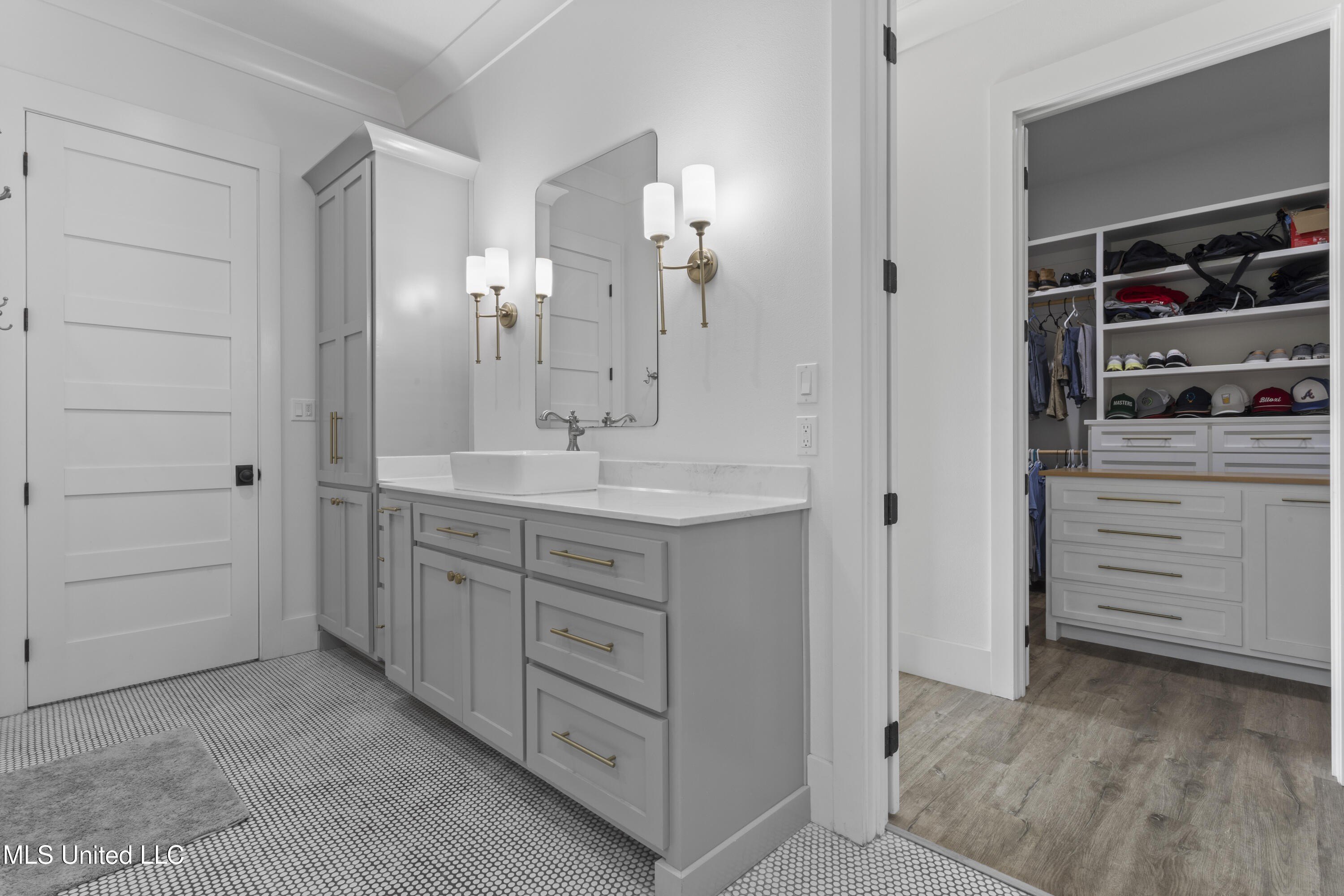 Biloxi, Mississippi, 39531, United States, 4 Bedrooms Bedrooms, ,4 BathroomsBathrooms,Residential,For Sale,1978703