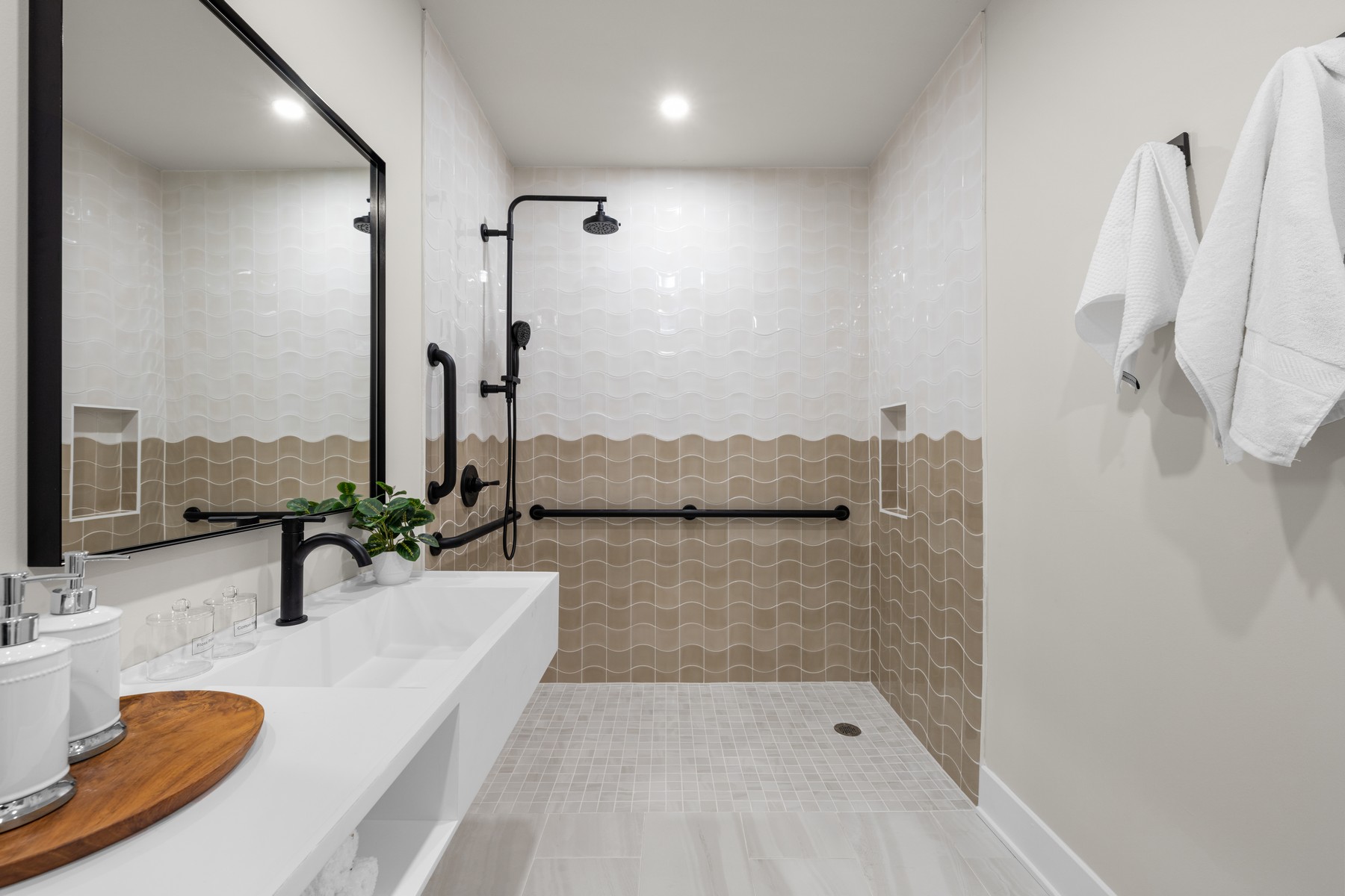  323 E Oak Avenue #202 - 物件實景