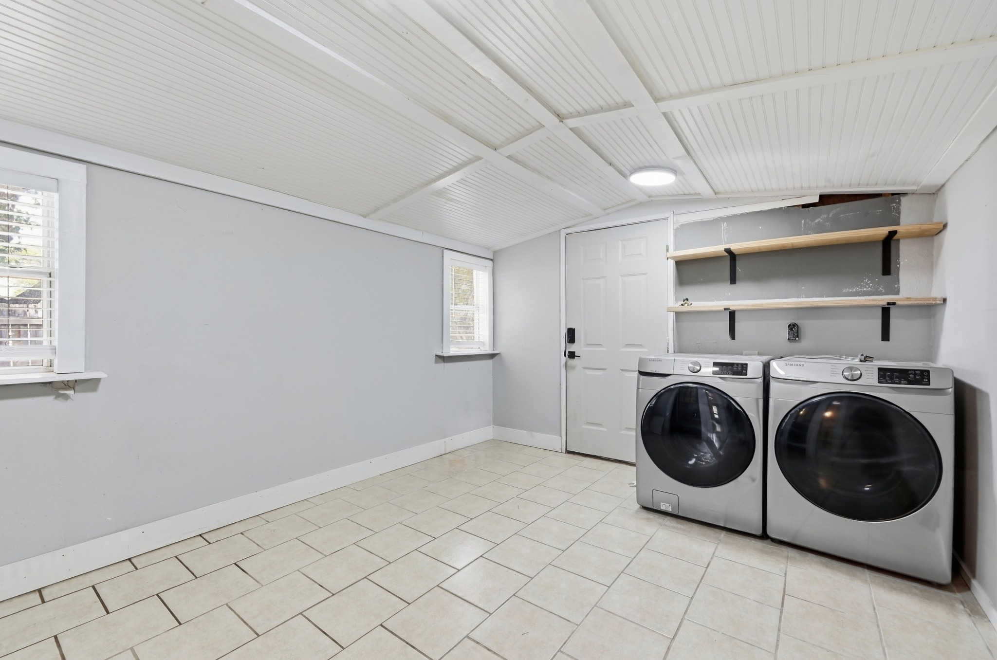 Houston St, Luling, TX 78648