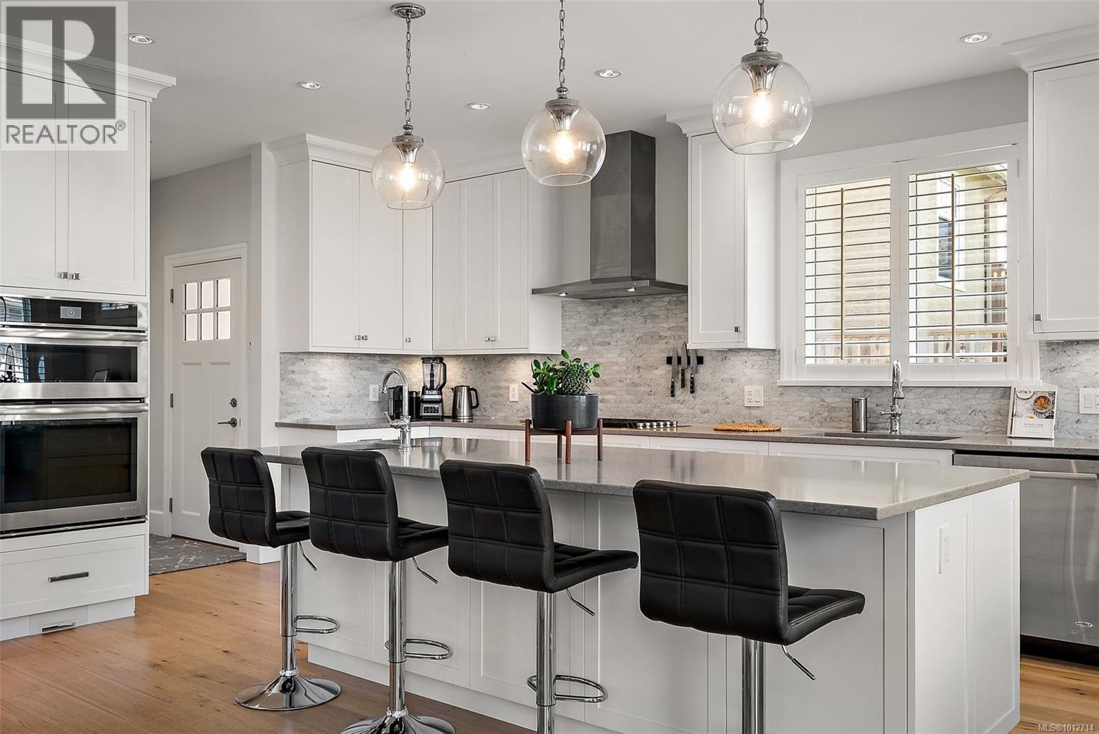 OAK BAY, British Columbia, V8S 2W2, CA, 3 Bedrooms Bedrooms, ,3 BathroomsBathrooms,Residential,For Sale,1949531