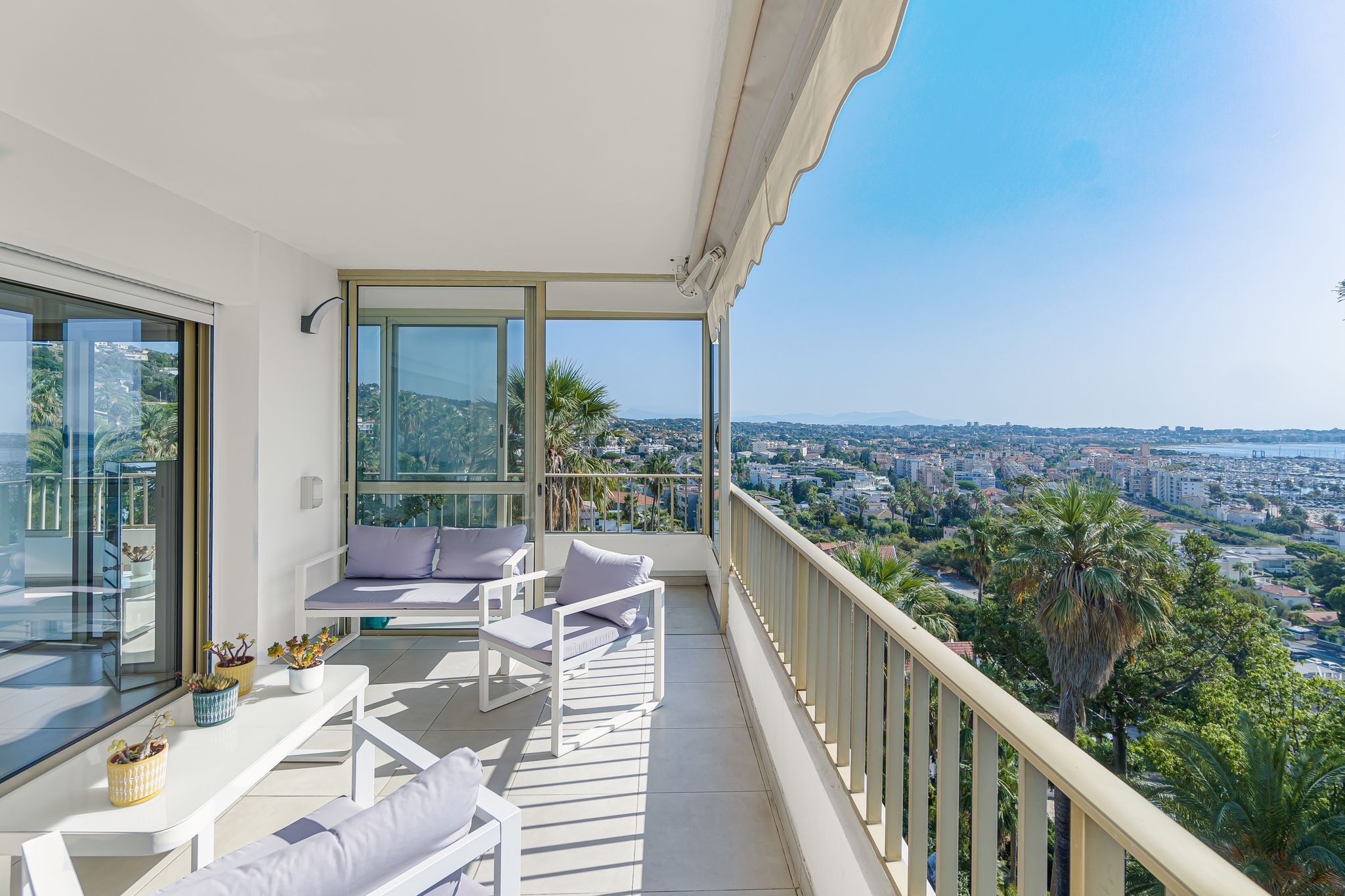  Panoramic Sea View – Elegant Renovated Three-Bedroom Apartment in a Prestigious… - 物件實景