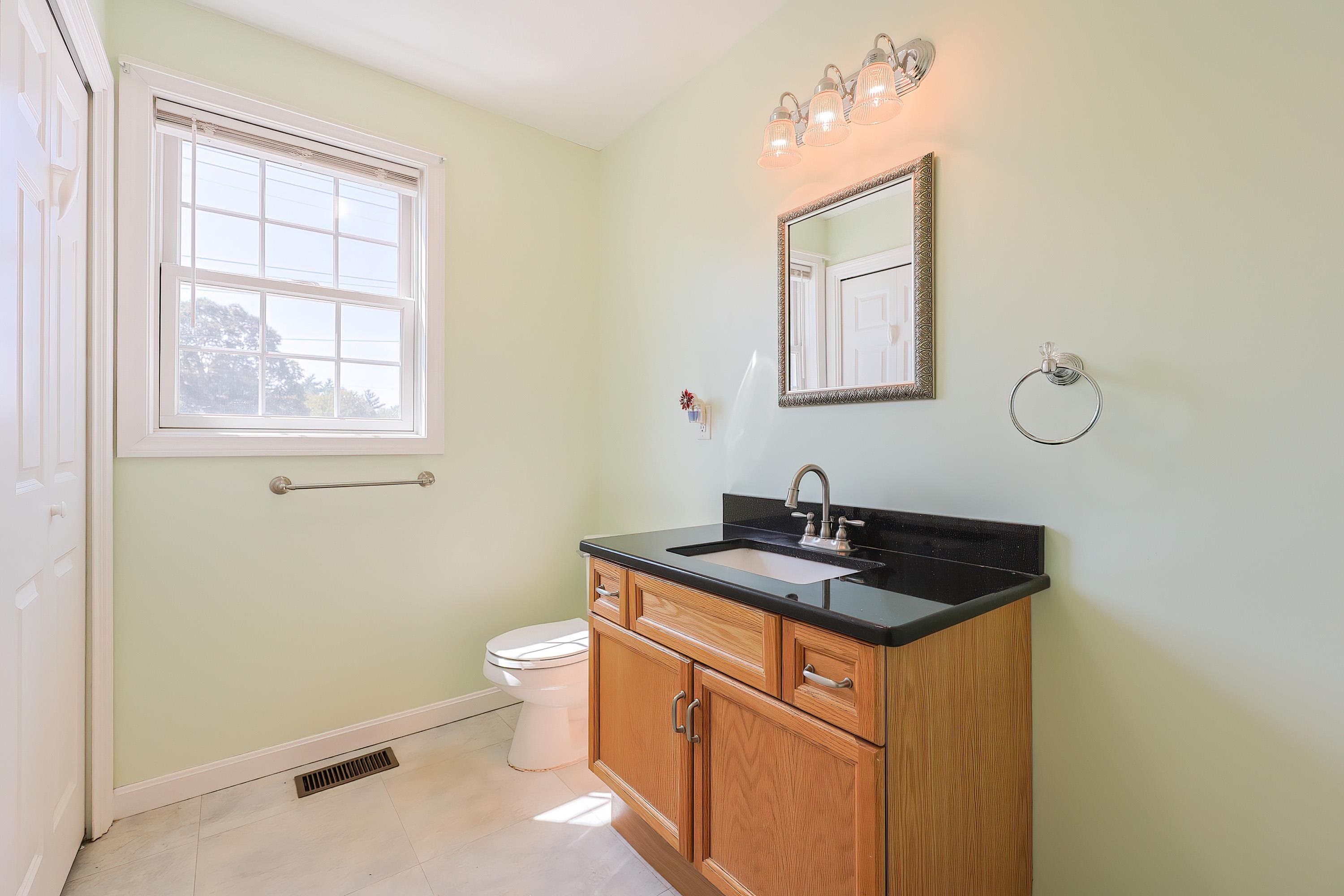 Derry, New Hampshire, 03038, United States, 3 Bedrooms Bedrooms, ,2 BathroomsBathrooms,Residential,For Sale,1926194