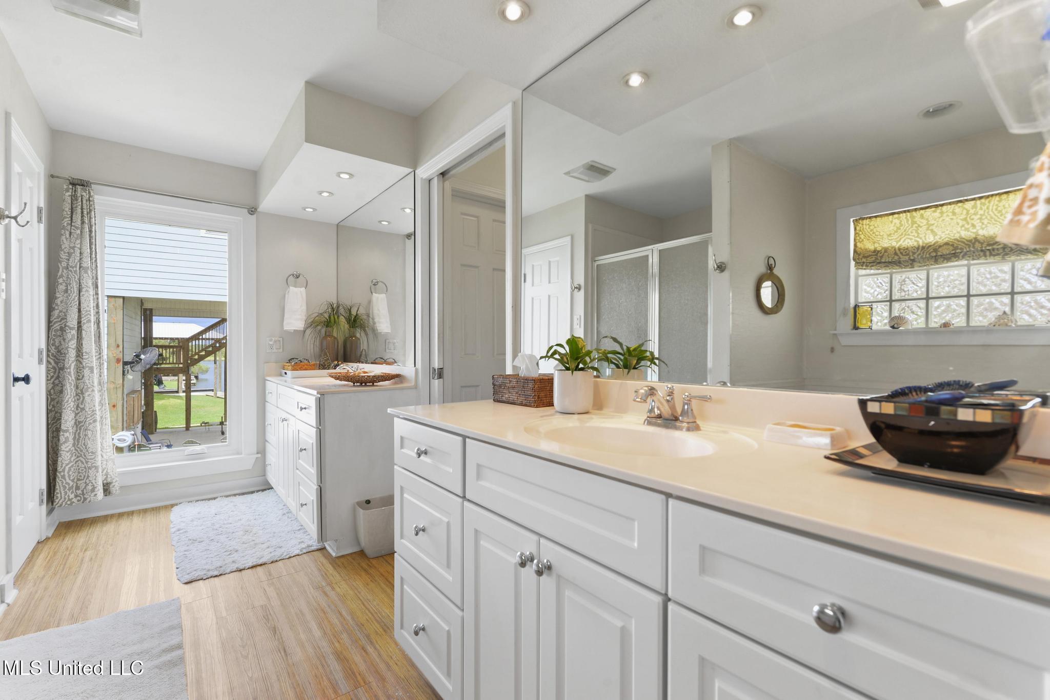 Bay Saint Louis, Mississippi, 39520, United States, 2 Bedrooms Bedrooms, ,2 BathroomsBathrooms,Residential,For Sale,1913082