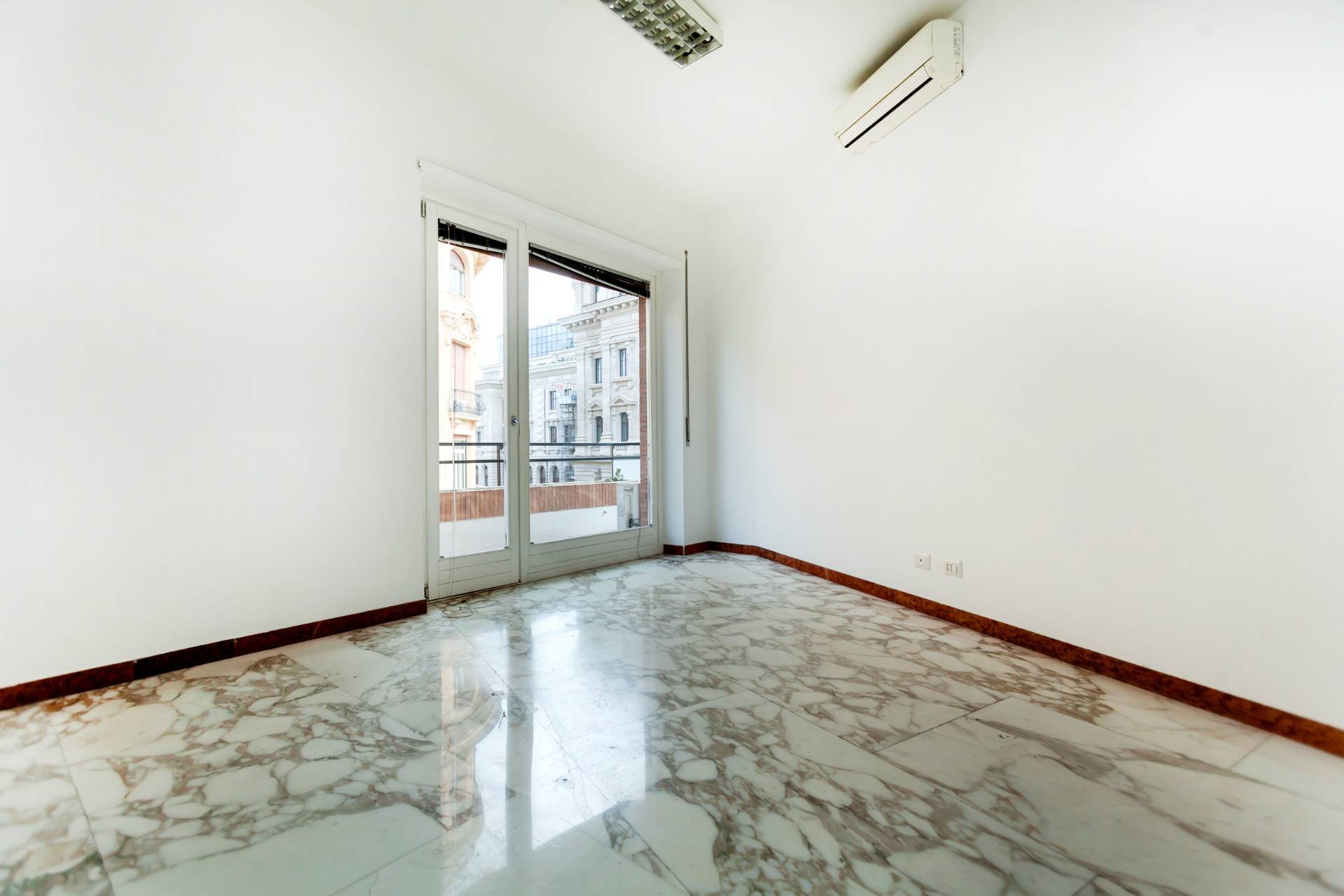 Roma, Roma, 00100, IT, 5 Bedrooms Bedrooms, ,3 BathroomsBathrooms,Residential,For Sale,1846886