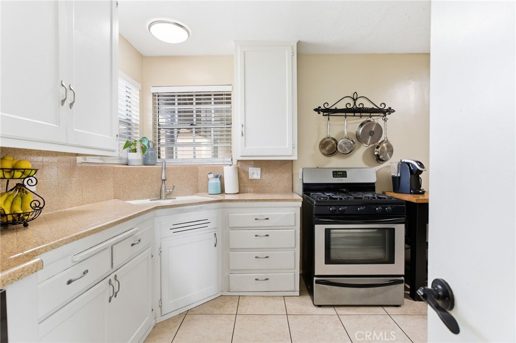 Fontana, California, 92336, United States, 4 Bedrooms Bedrooms, ,1 BathroomBathrooms,Residential,For Sale,2008784