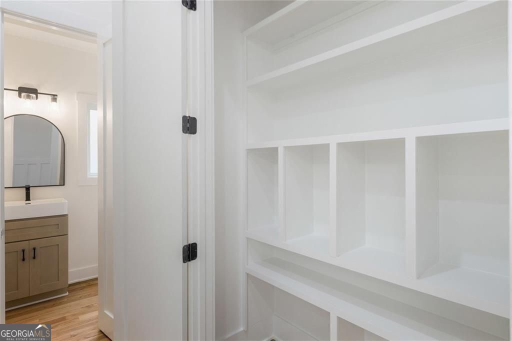 Avondale Estates, Georgia, 30002, United States, 5 Bedrooms Bedrooms, ,5 BathroomsBathrooms,Residential,For Sale,1904191