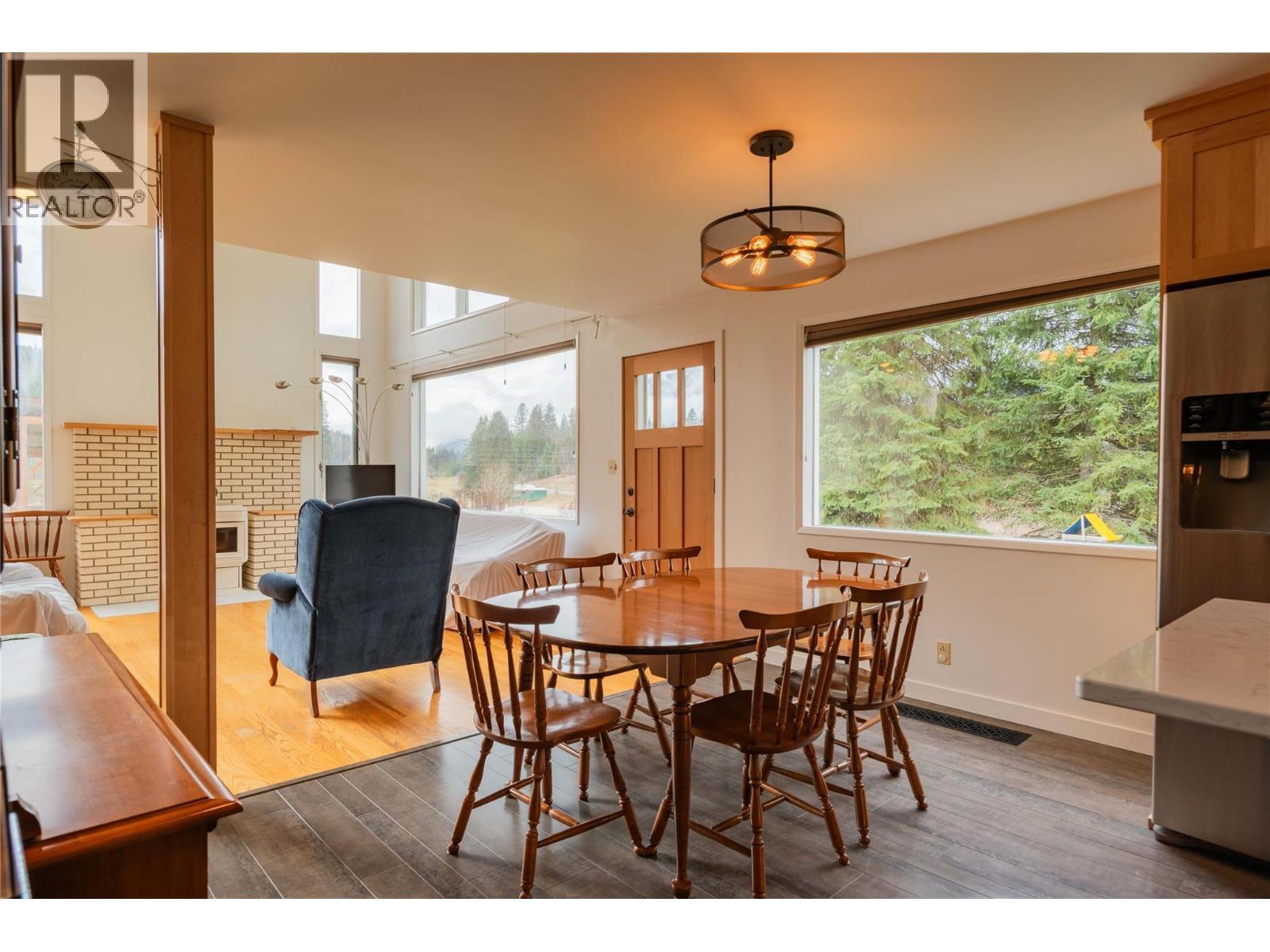 APPLEDALE, British Columbia, V0G 2J0, CA, 5 Bedrooms Bedrooms, ,2 BathroomsBathrooms,Residential,For Sale,1946998