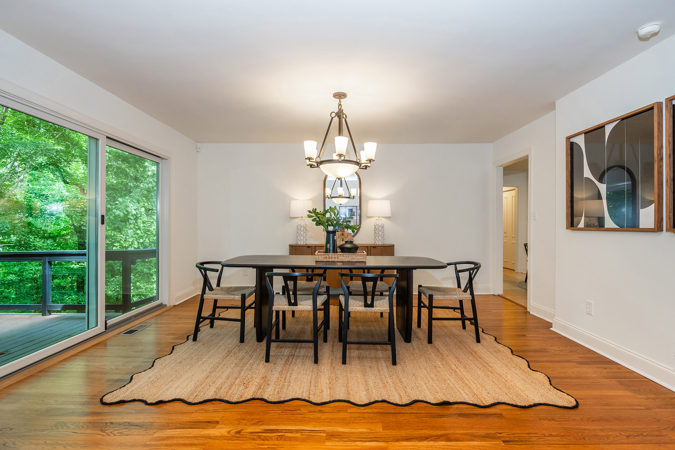  Thoughtfully Renovated Contemporary Home - 物件實景