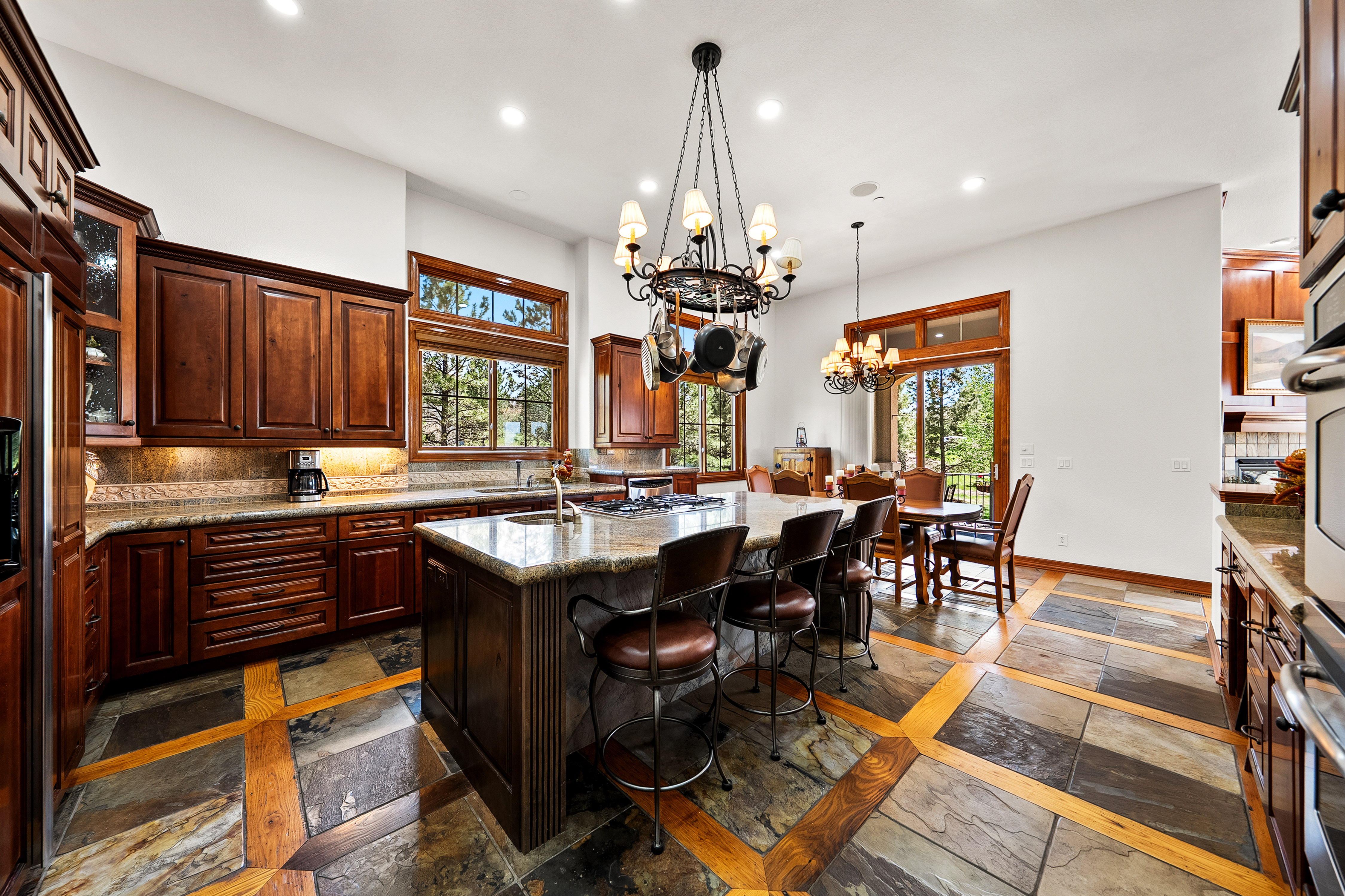  Exceptional ranch-style home in the prestigious gated golf course community - 物件實景