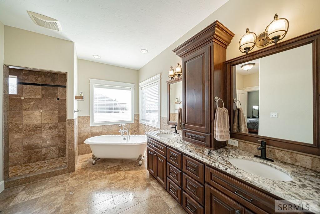 IDAHO FALLS, Idaho, 83404, United States, 4 Bedrooms Bedrooms, ,3 BathroomsBathrooms,Residential,For Sale,1873456