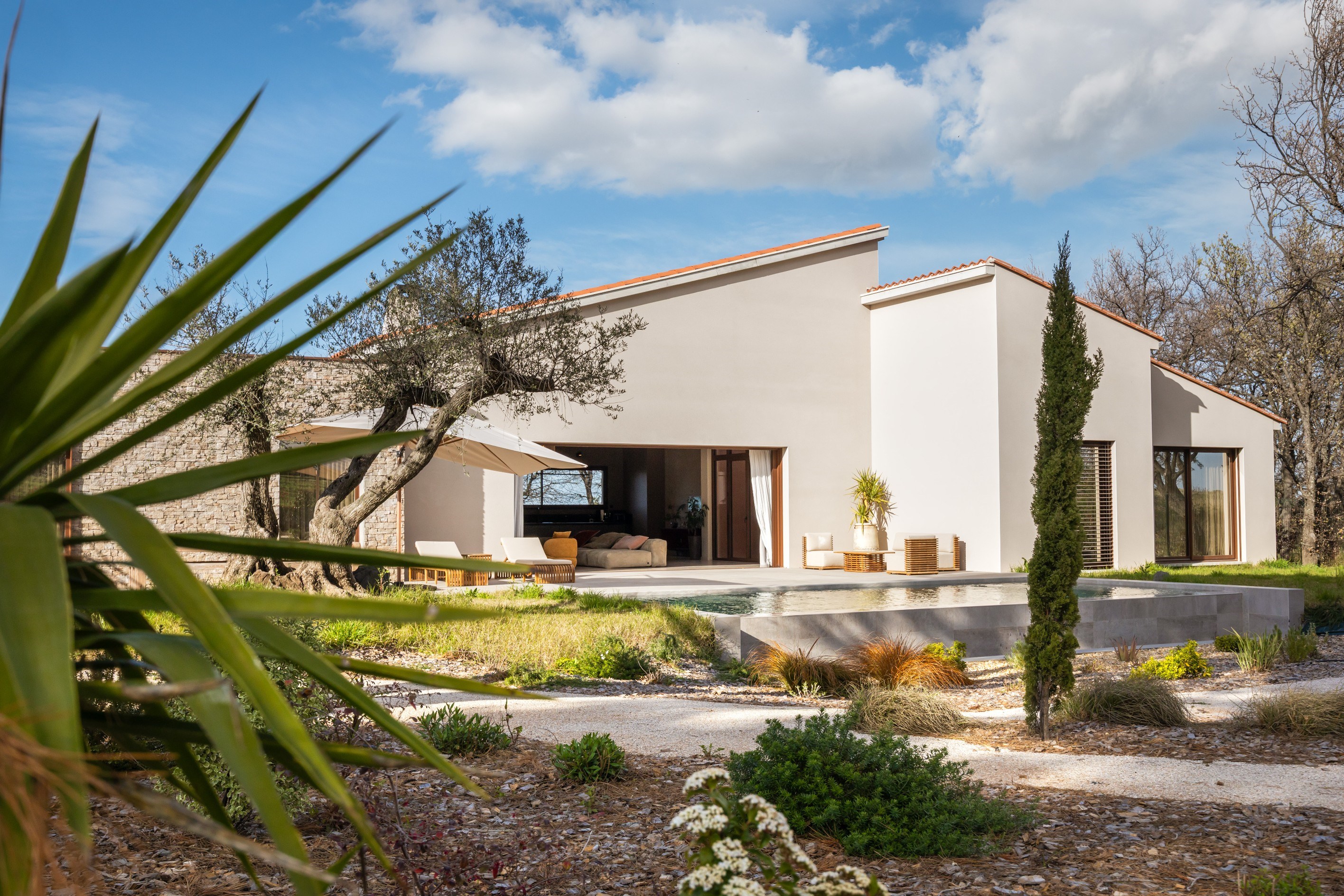  Contemporary single-storey villa with swimming pool in a natural setting - 物件實景
