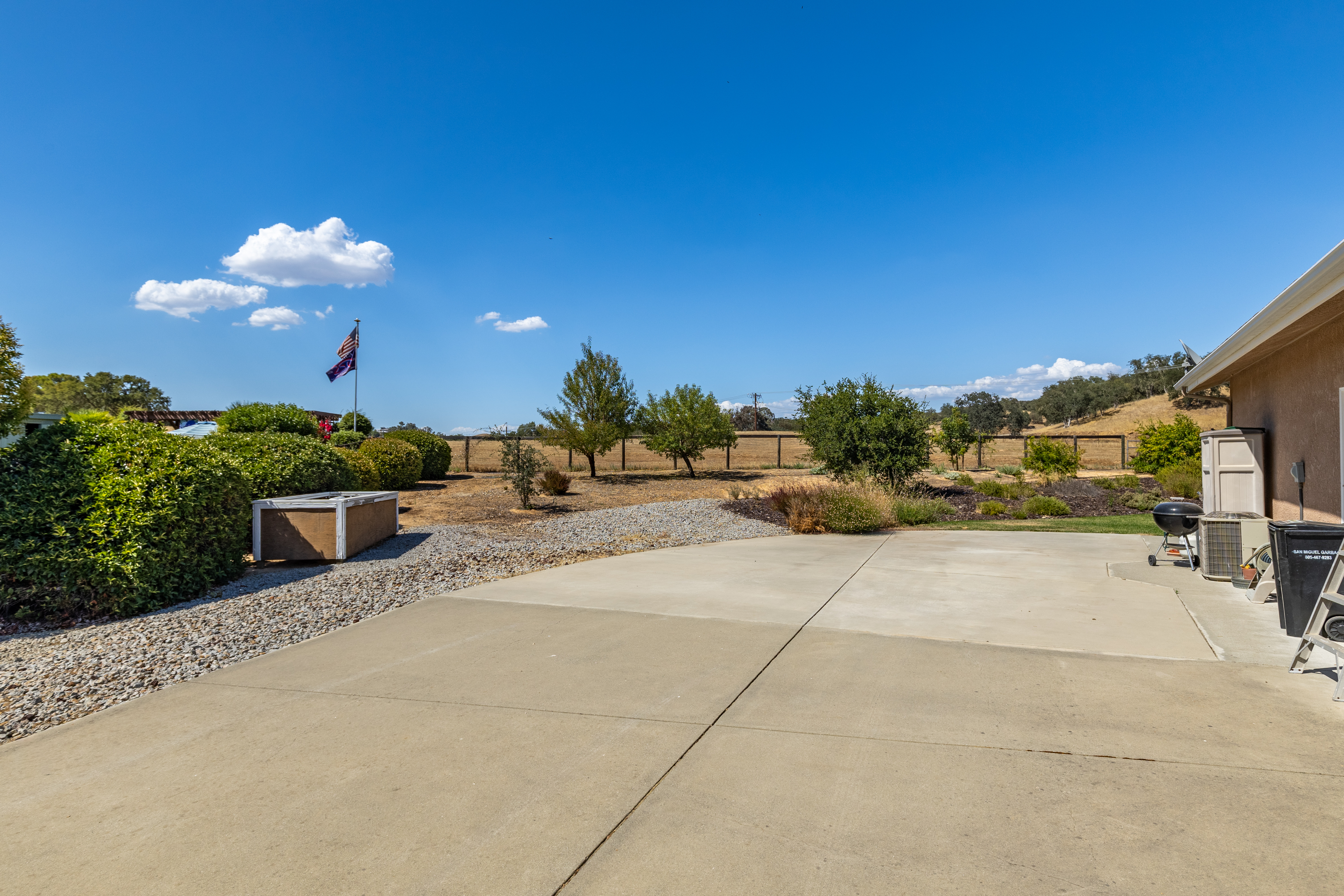  Stunning Lake Nacimiento Retreat with 6-Car Garage, Workshop & RV/Boat Parking - 物件實景