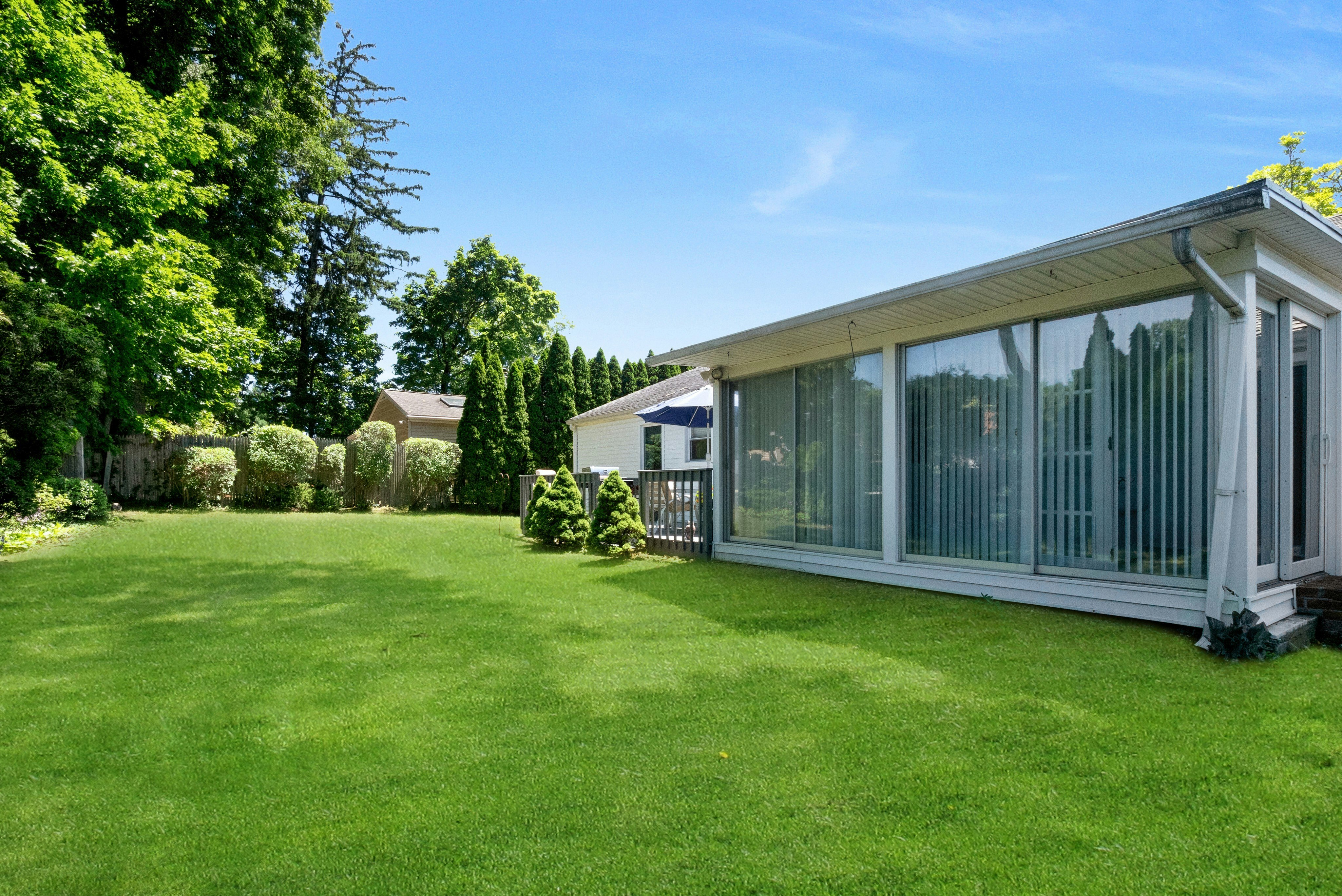  Charming three-bedroom, two bath ranch feels like home the moment you walk in - 物件實景