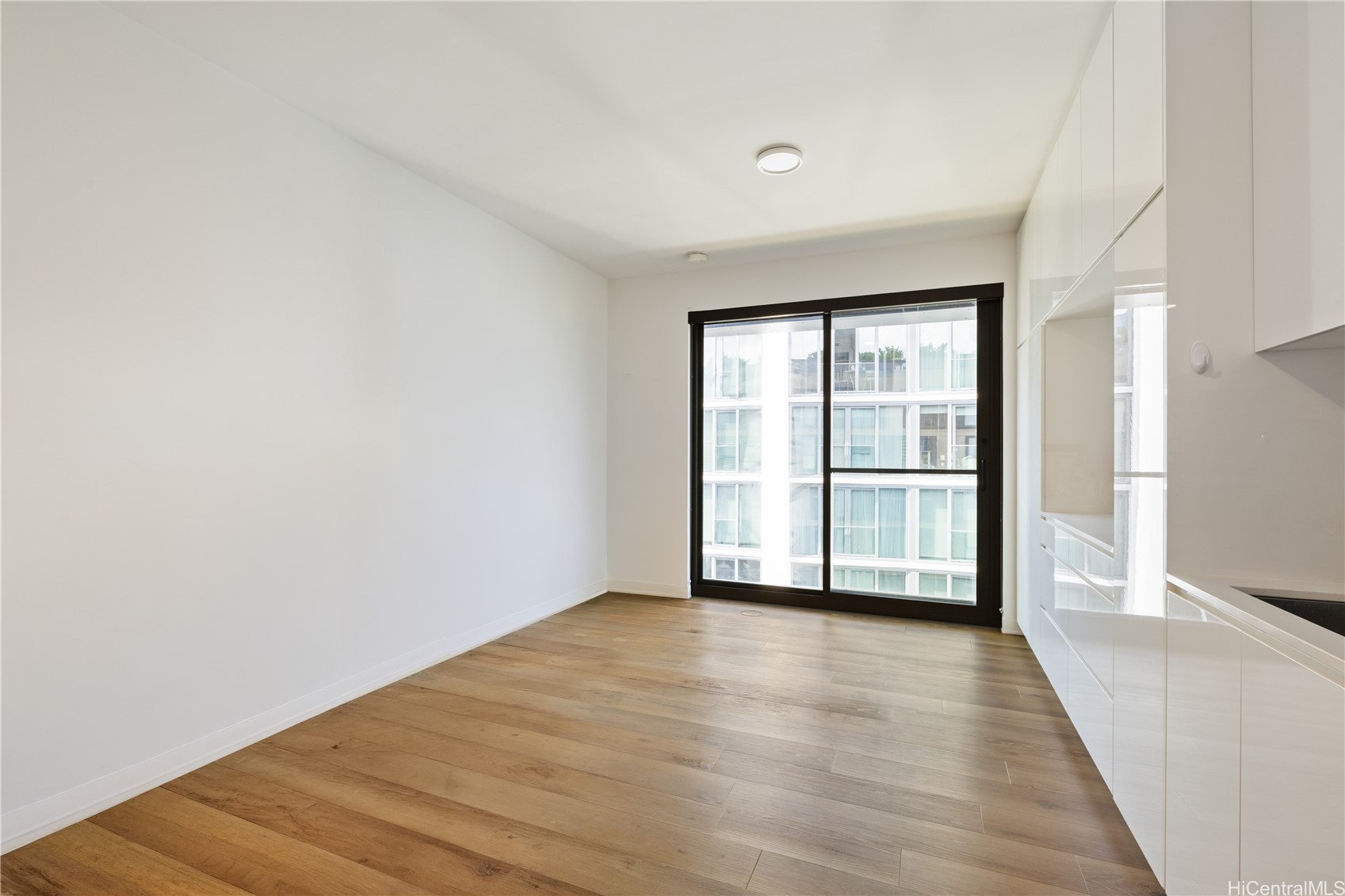 Queen St, Honolulu, HI 96814 #1