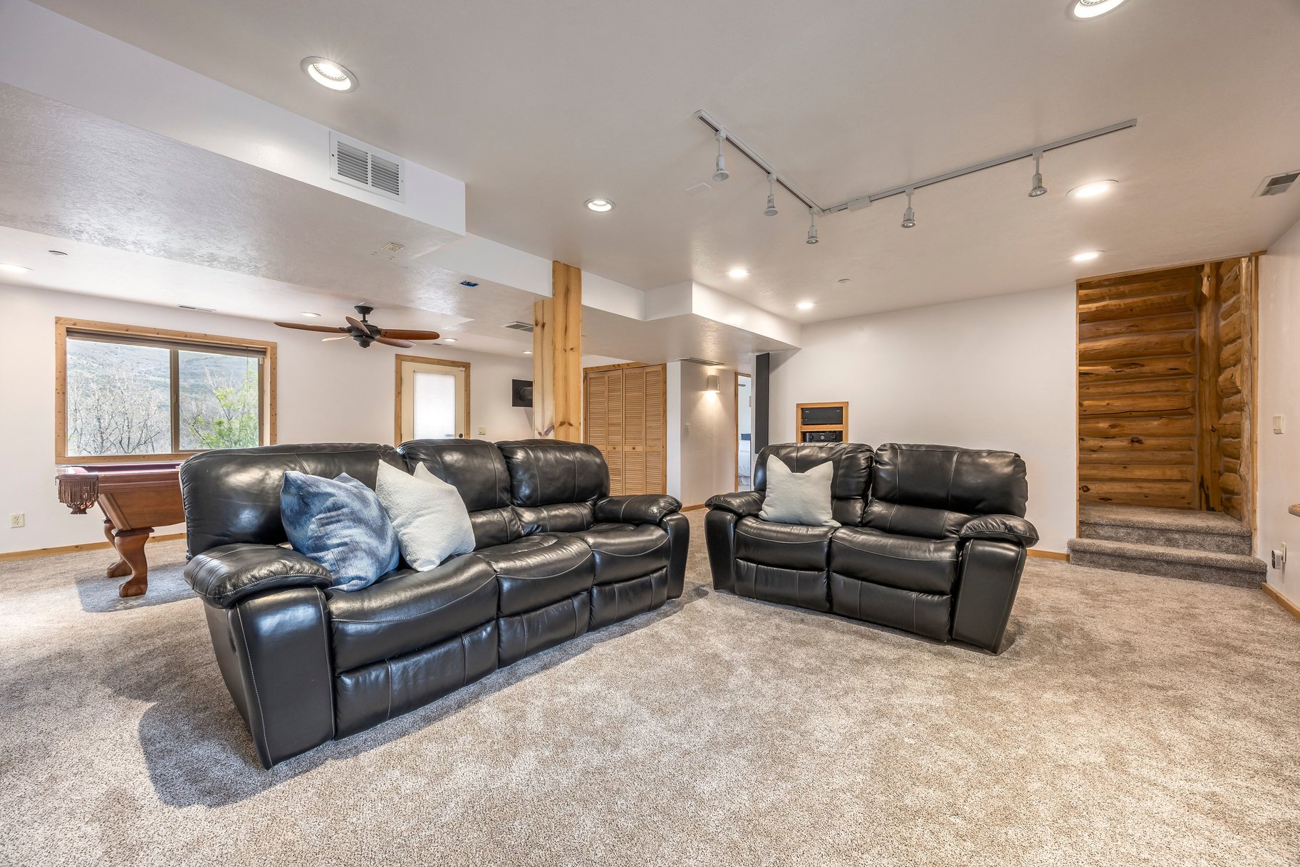  Modernized Timberlakes Cabin Home - 物件實景