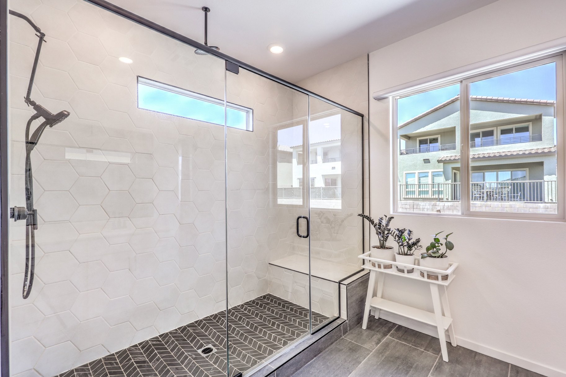  Beautifully Upgraded 2-Story Home in a Gated Community in Summerlin West - 物件實景