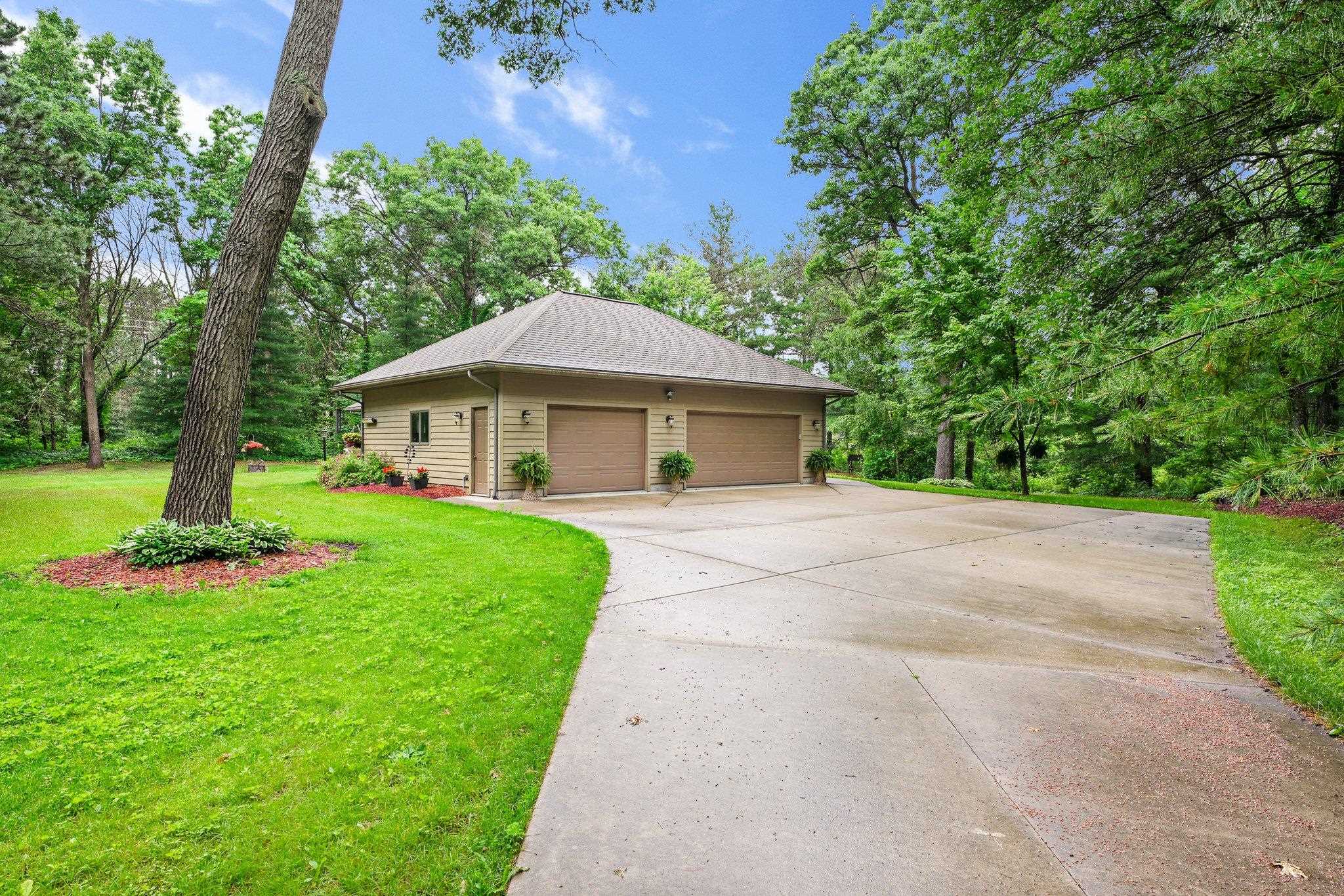 Spring Green, Wisconsin, 53588, United States, 4 Bedrooms Bedrooms, ,3 BathroomsBathrooms,Residential,For Sale,1930492