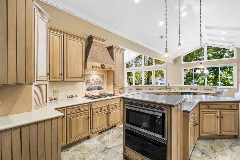 Hiawassee, Georgia, 30546, United States, 3 Bedrooms Bedrooms, ,4 BathroomsBathrooms,Residential,For Sale,1978454