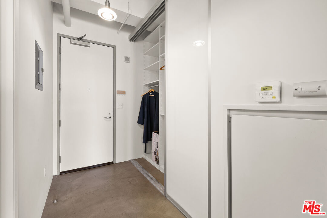 Los Angeles, California, 90014, United States, 1 Bedroom Bedrooms, ,1 BathroomBathrooms,Residential,For Sale,1705578