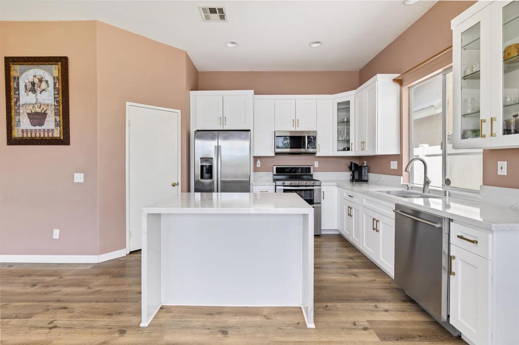 Temecula, California, 92592, United States, 3 Bedrooms Bedrooms, ,2 BathroomsBathrooms,Residential,For Sale,1872401