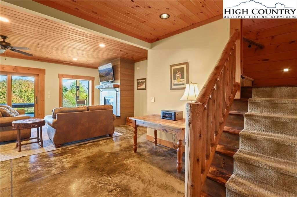 Banner Elk, North Carolina, 28604, United States, 4 Bedrooms Bedrooms, ,5 BathroomsBathrooms,Residential,For Sale,1977191