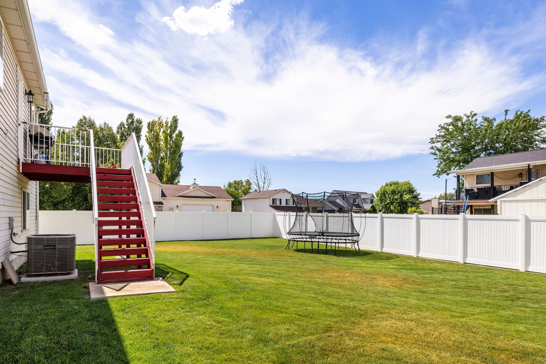  Updated 4-Bed with RV Parking, Mountain Views, and Large Fenced Backyard - 物件實景
