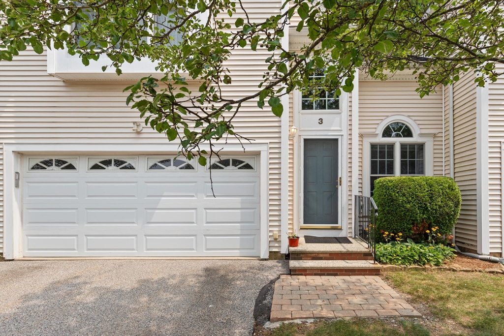 Upton, Massachusetts, 01568, United States, 3 Bedrooms Bedrooms, ,3 BathroomsBathrooms,Residential,For Sale,1912549