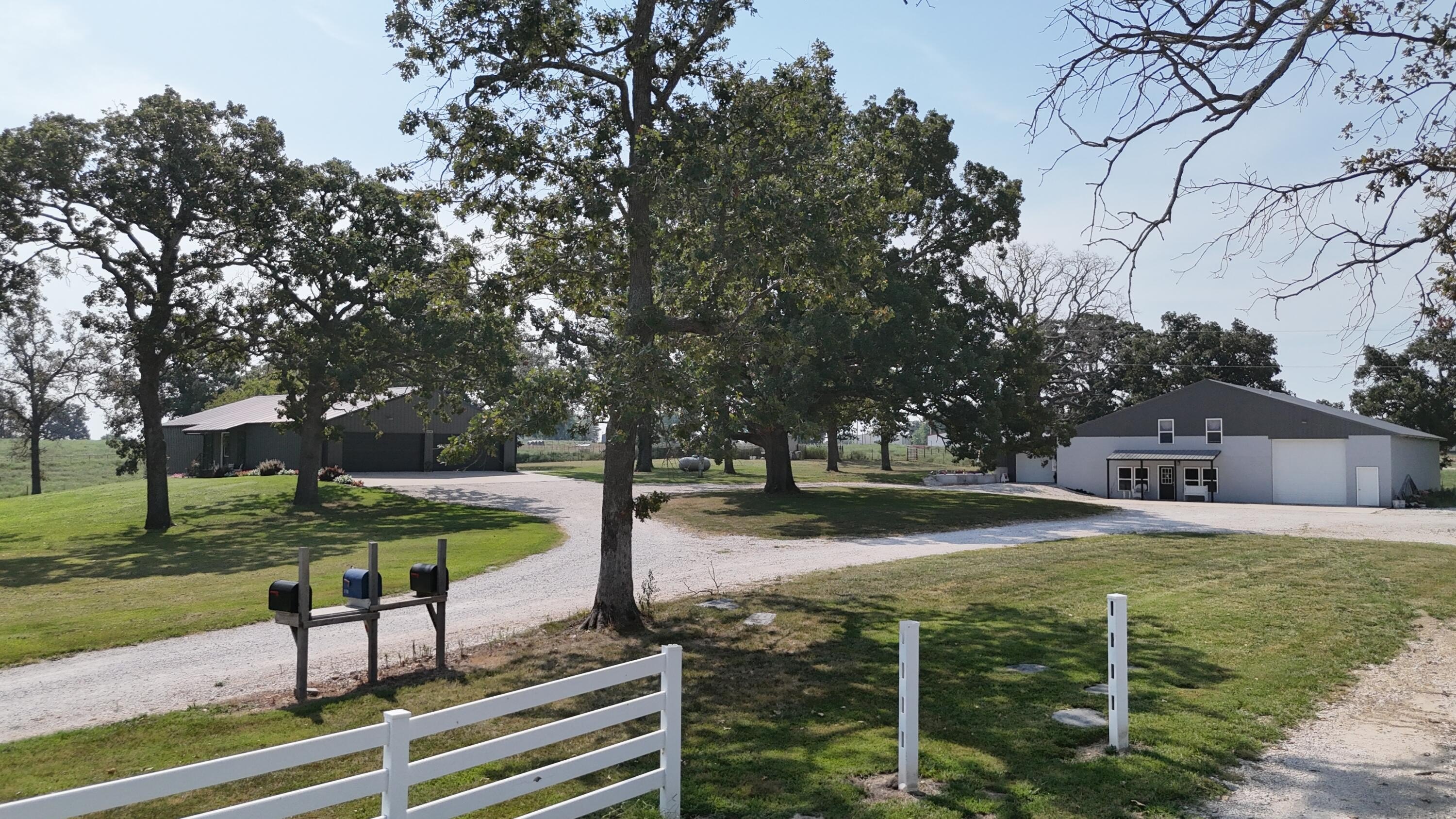 Bolivar, Missouri, 65613, United States, 2 Bedrooms Bedrooms, ,3 BathroomsBathrooms,Residential,For Sale,1975211