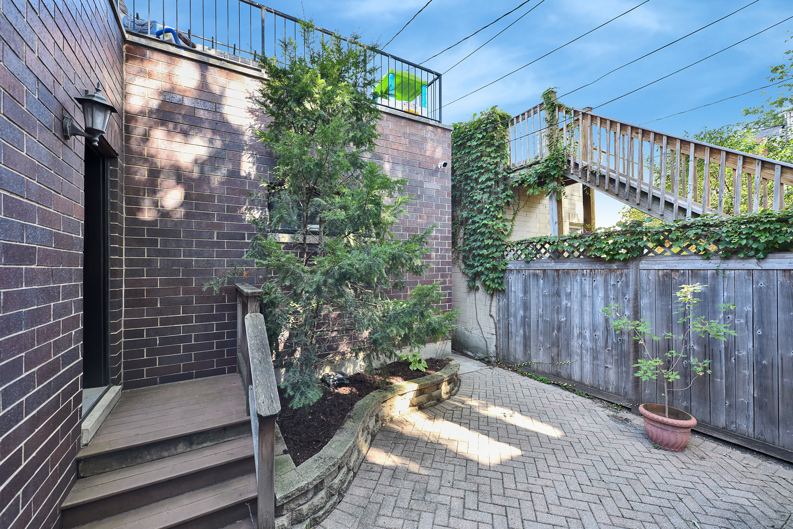 Chicago, Illinois, 60657, United States, 5 Bedrooms Bedrooms, ,4 BathroomsBathrooms,Residential,For Sale,1974505