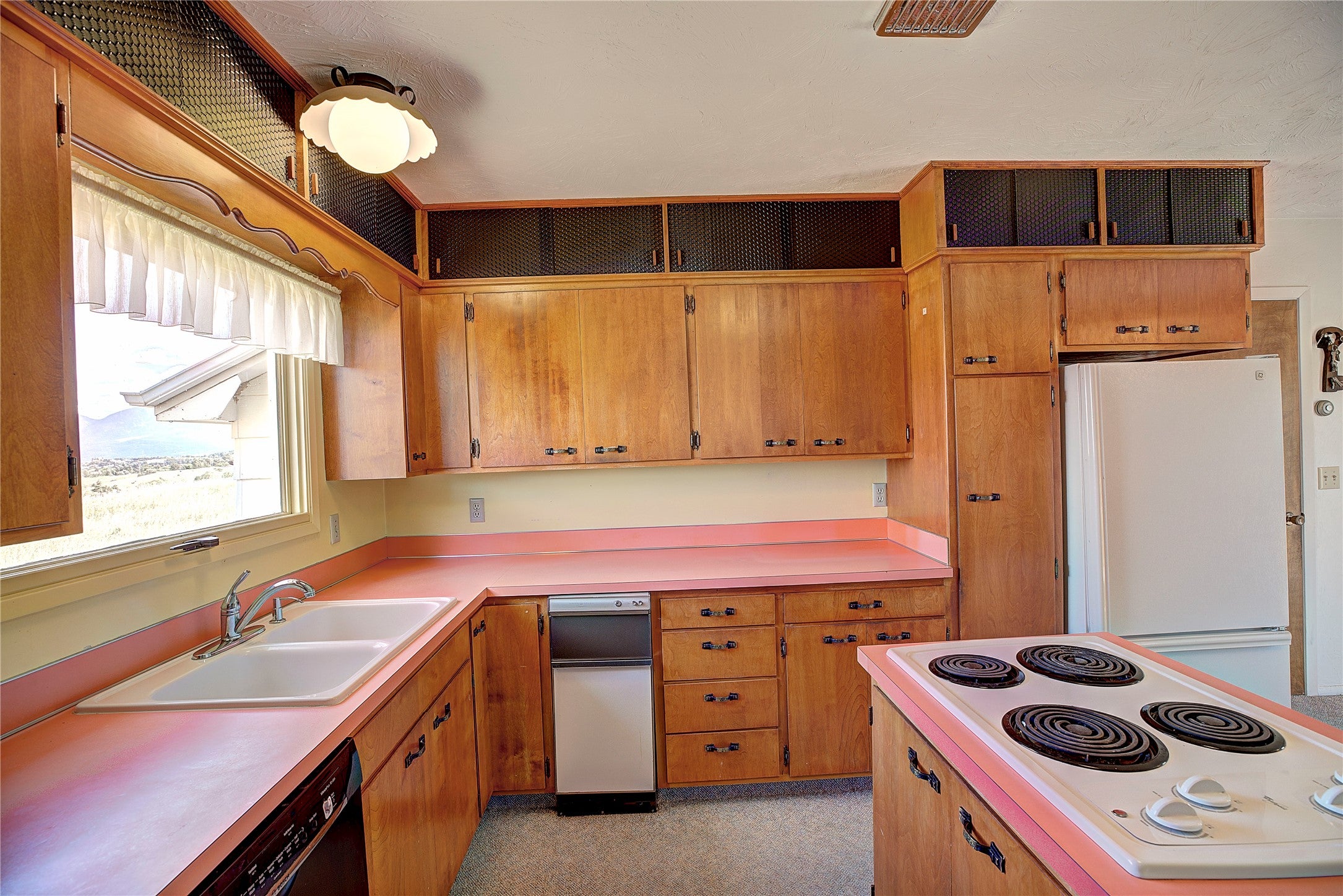 Polson, Montana, 59860, United States, 3 Bedrooms Bedrooms, ,2 BathroomsBathrooms,Residential,For Sale,1827901