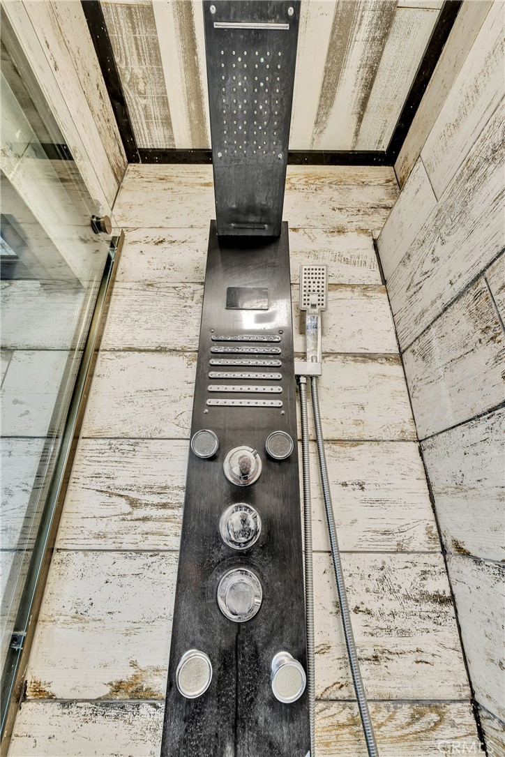 Woodland Hills, California, 91364, United States, 4 Bedrooms Bedrooms, ,2 BathroomsBathrooms,Residential,For Sale,1975100