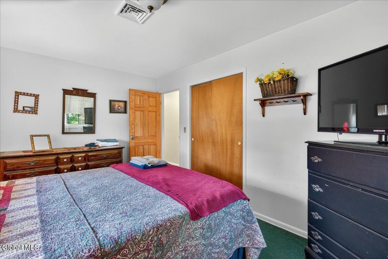 Clifton Park, New York, 12065, United States, 4 Bedrooms Bedrooms, ,3 BathroomsBathrooms,Residential,For Sale,1968691