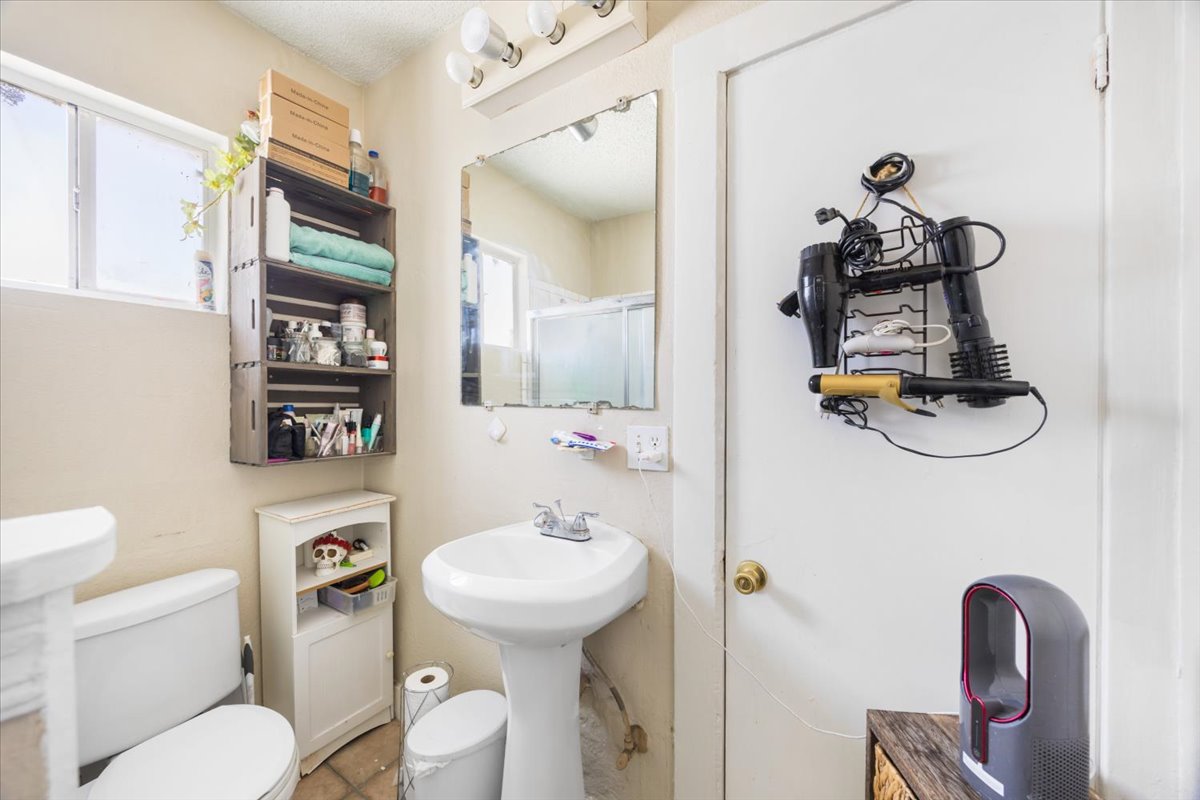 San Jacinto, California, 92583, United States, 6 Bedrooms Bedrooms, ,4 BathroomsBathrooms,Residential,For Sale,1977505