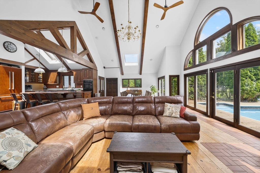 Groveland, Massachusetts, 01834, United States, 4 Bedrooms Bedrooms, ,4 BathroomsBathrooms,Residential,For Sale,2048598