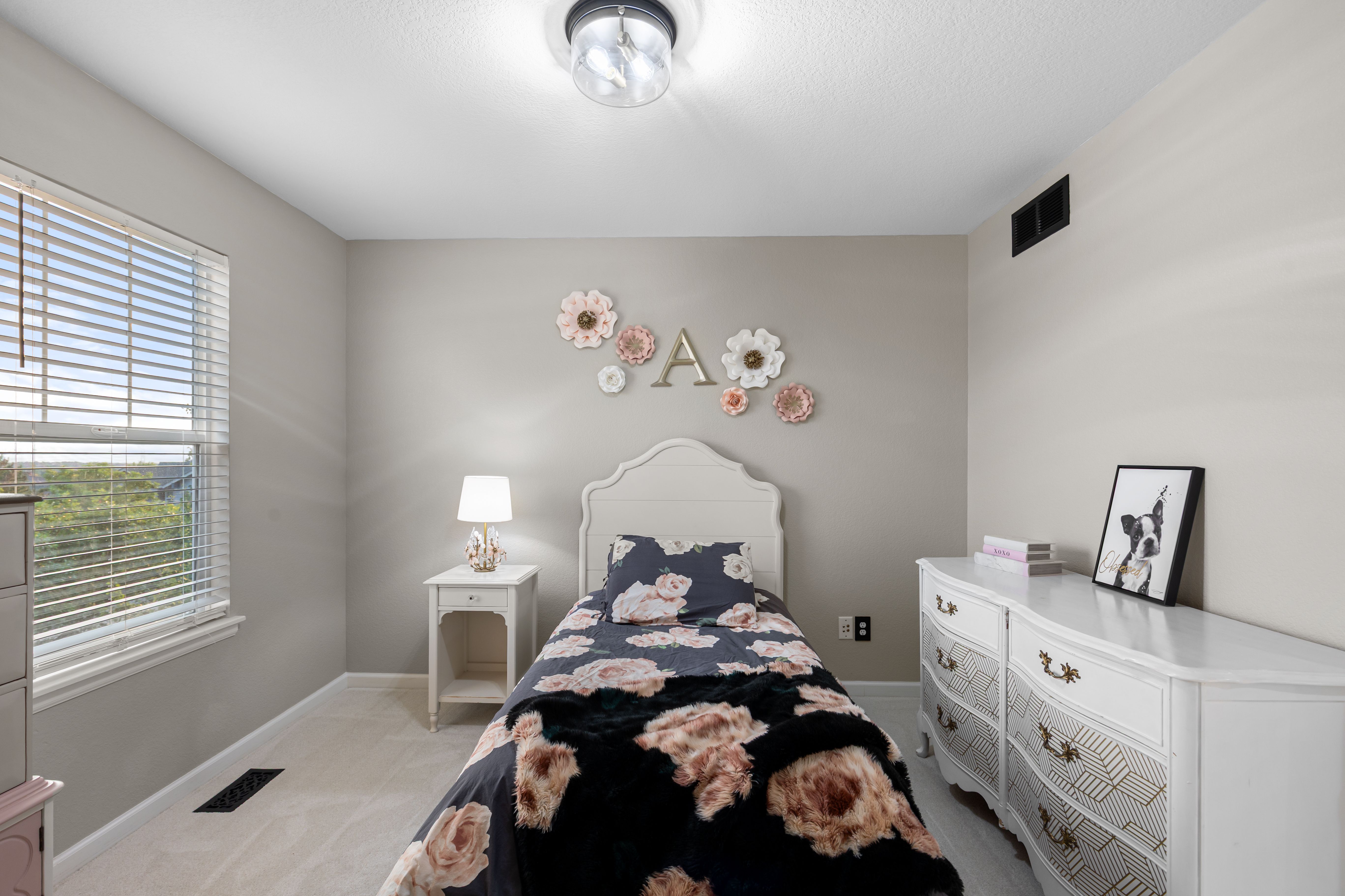  A warm and beautifully updated 5-bedroom, 4-bathroom walkout - 物件實景