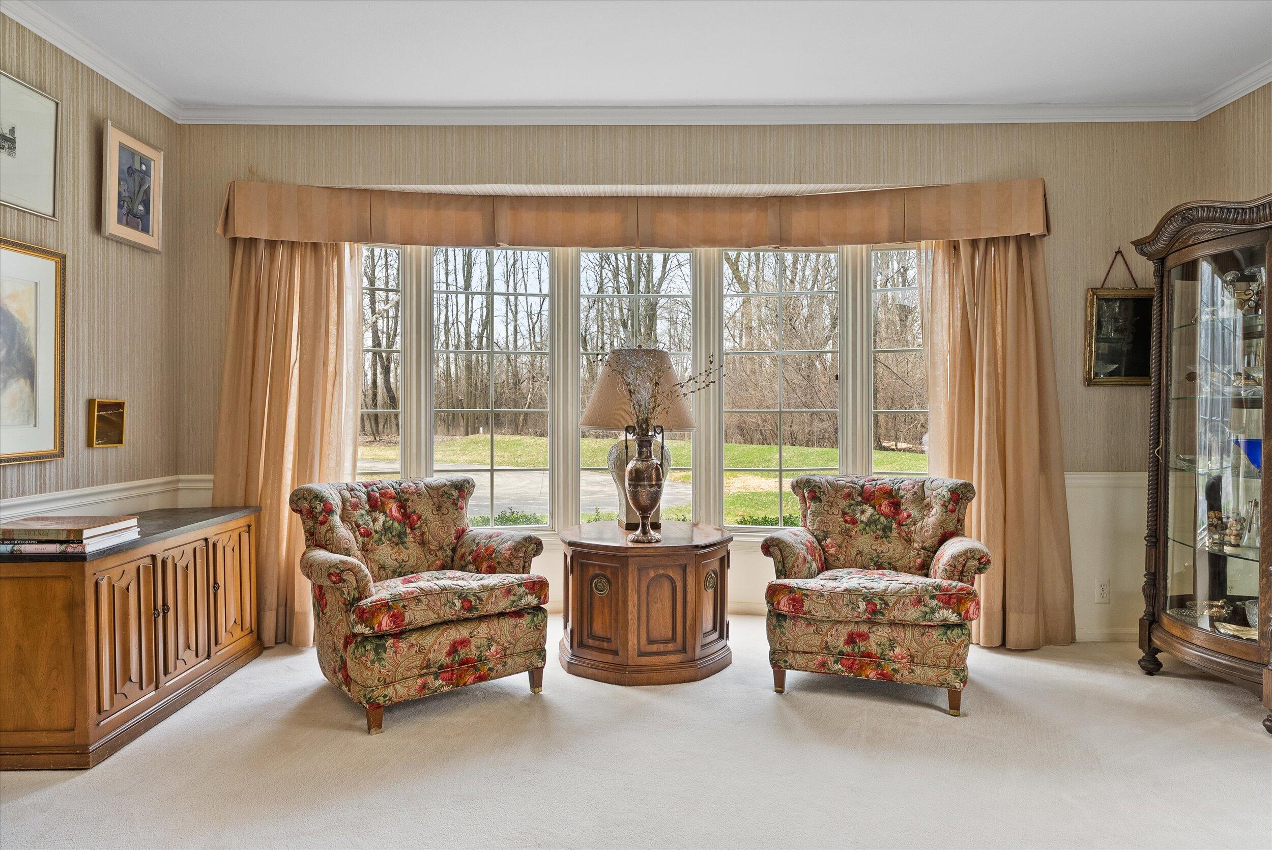 Mequon, Wisconsin, 53097, United States, 5 Bedrooms Bedrooms, ,5 BathroomsBathrooms,Residential,For Sale,1907648